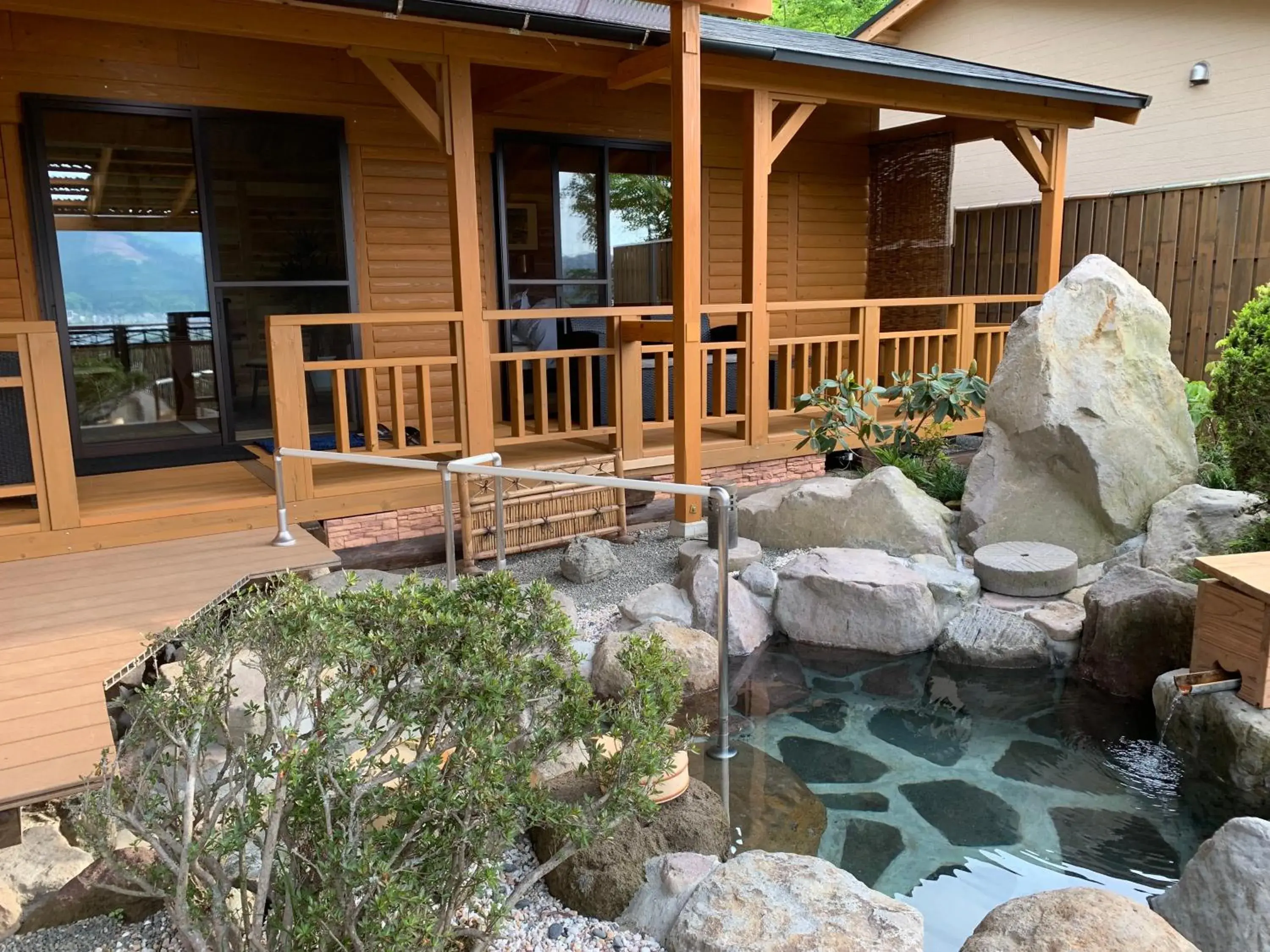 Garden view in Yufuin-Sanso Waremokou Garden view in Yufuin-Sanso Waremokou