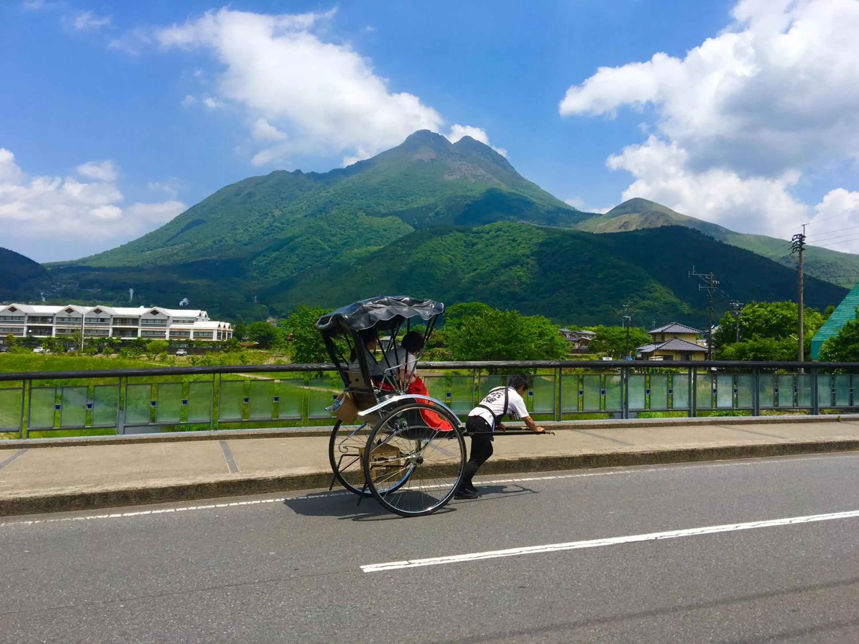 Day in Yufuin-Sanso Waremokou