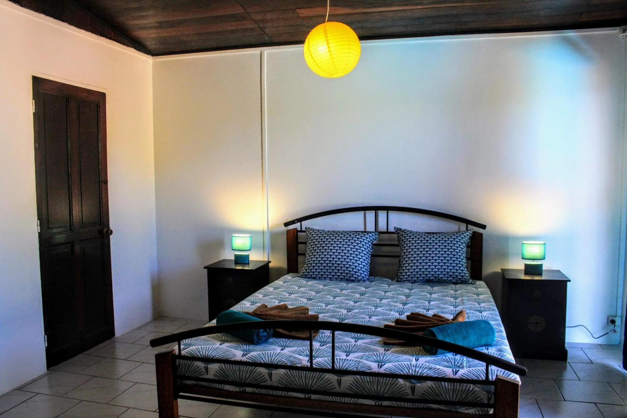 Bedroom, Bed in TAHITI - Fare Temahana