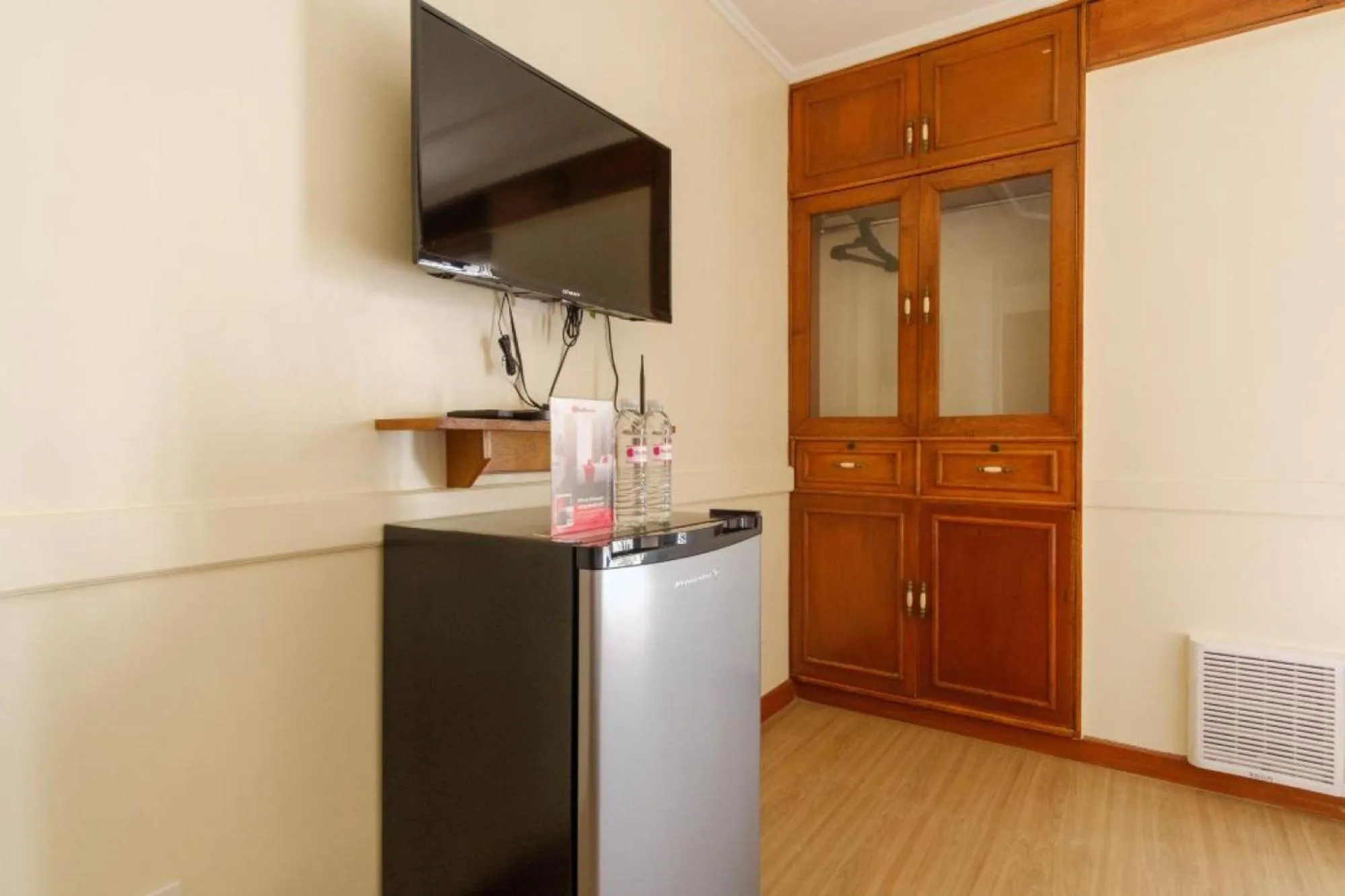 TV and multimedia in RedDoorz Plus near Johnson and Johnson Paranaque