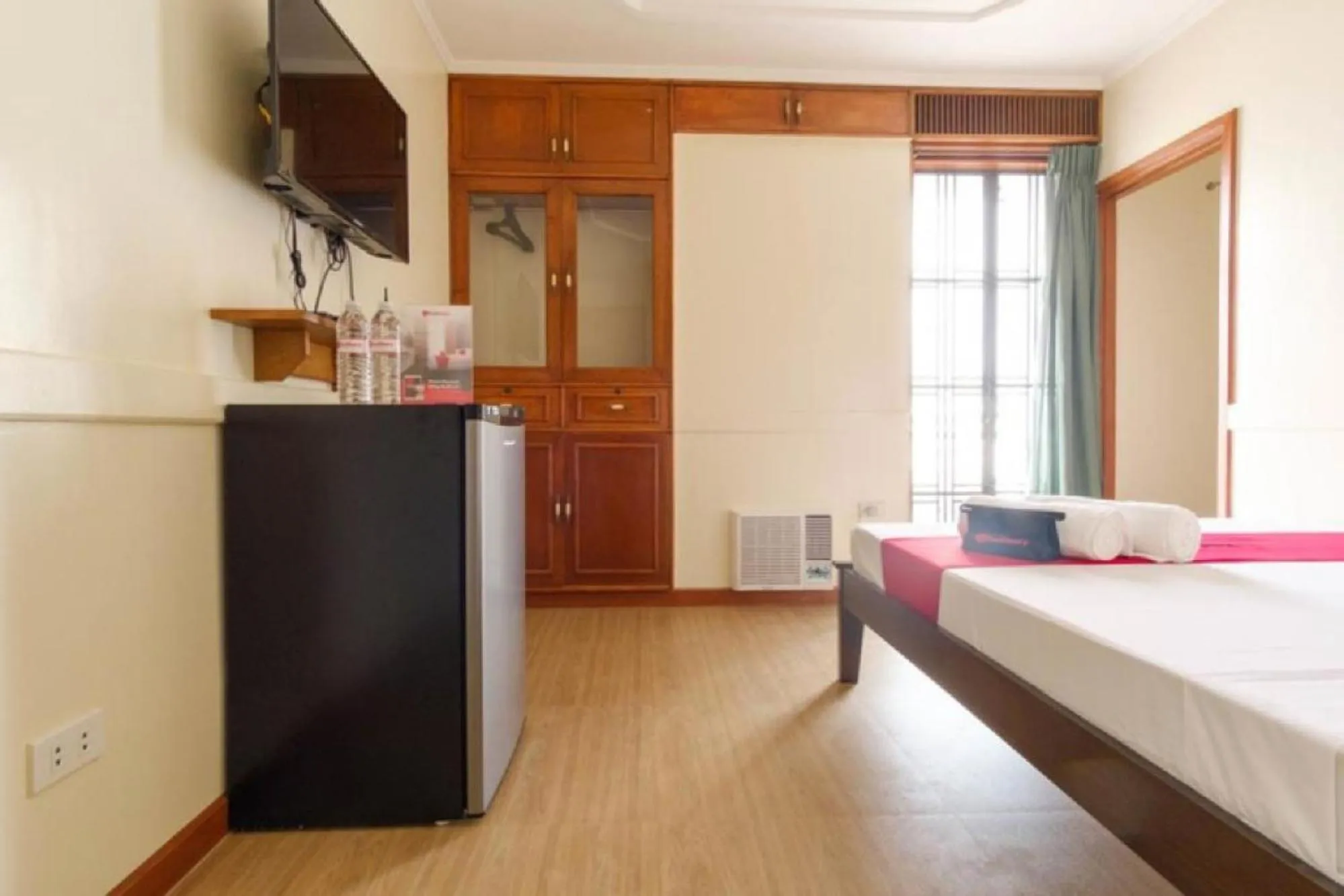 Bed in RedDoorz Plus near Johnson and Johnson Paranaque