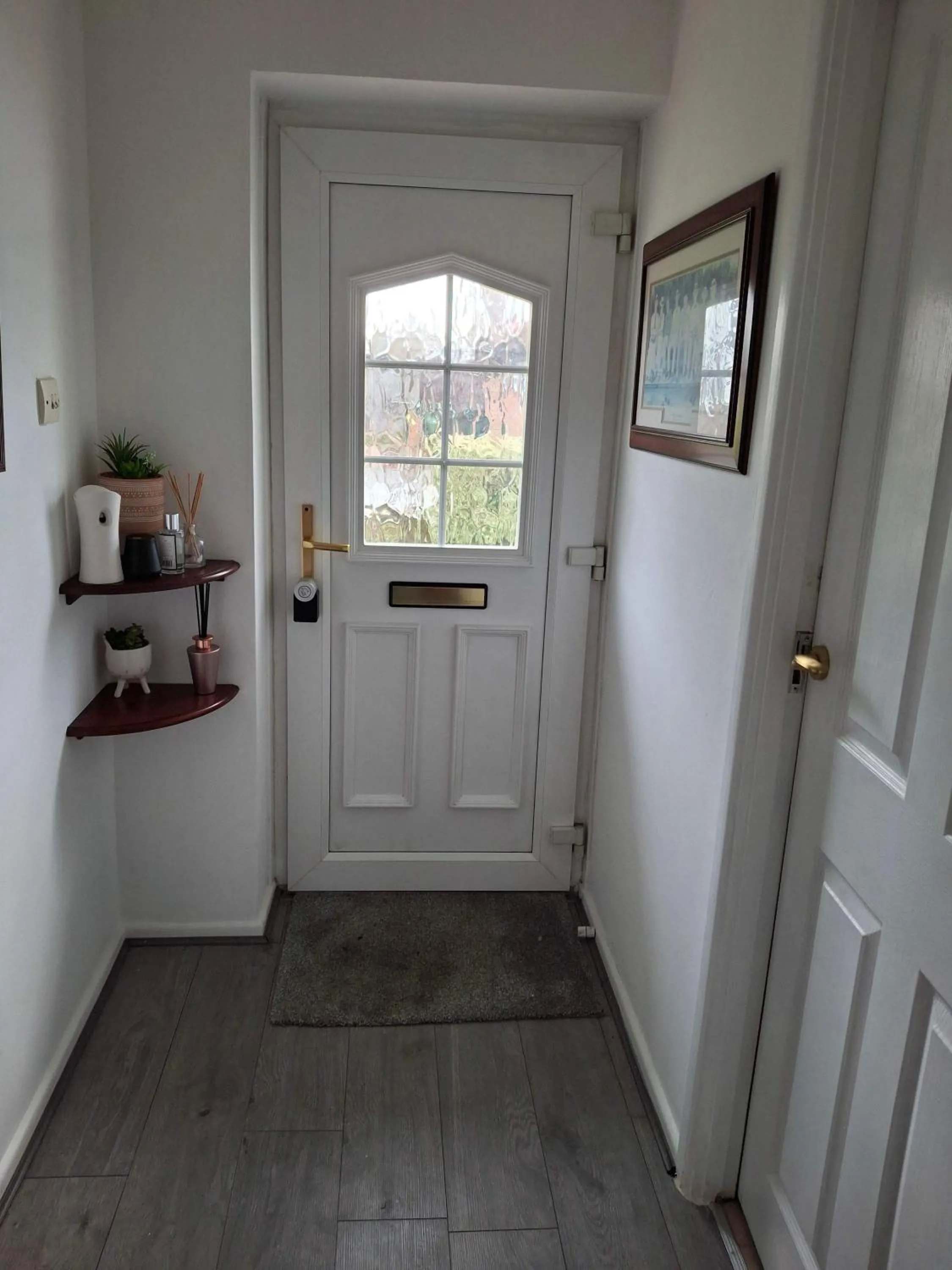 Nicely decorated 3 bedroom house near Heathrow, London