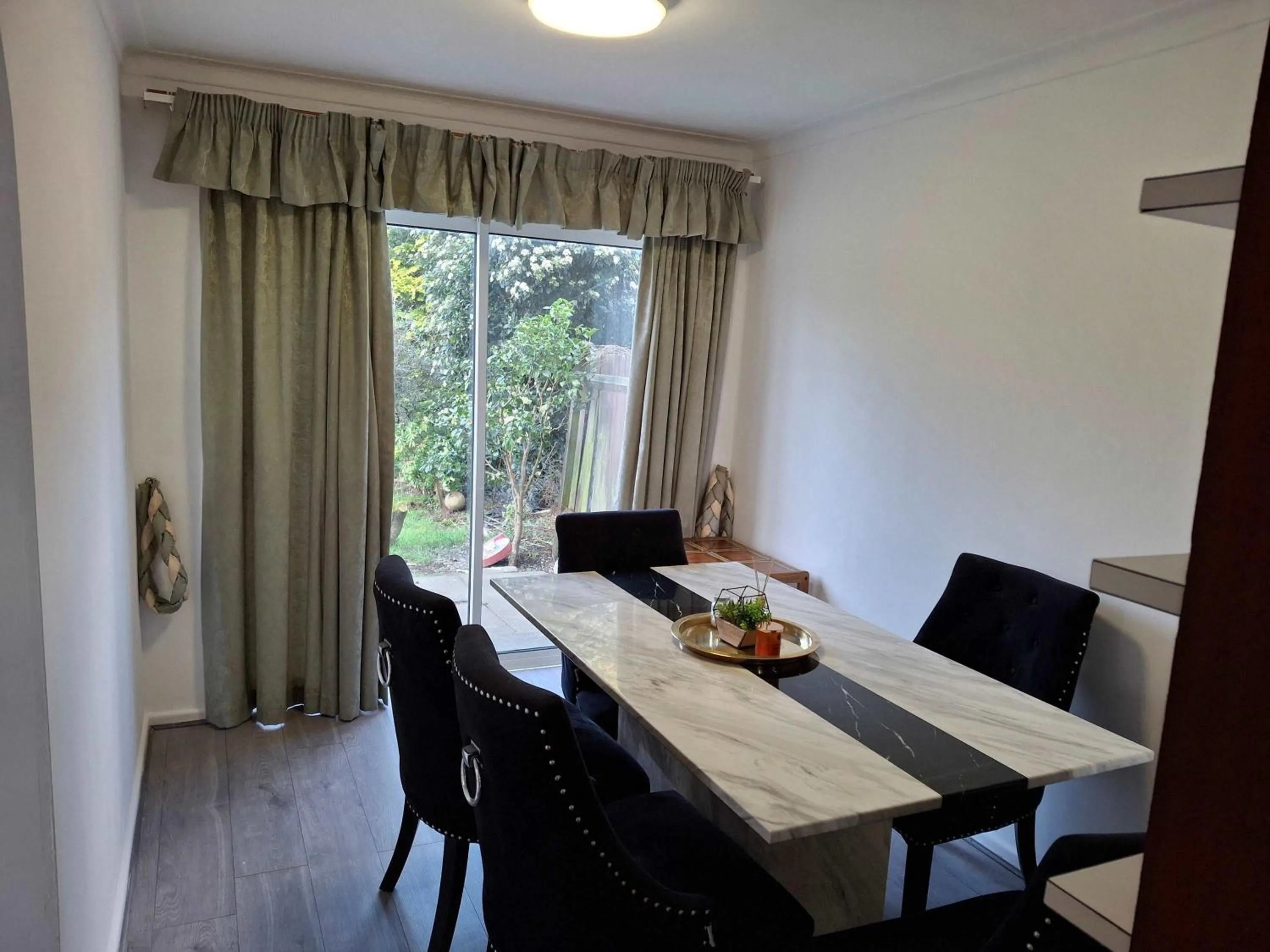 Nicely decorated 3 bedroom house near Heathrow, London