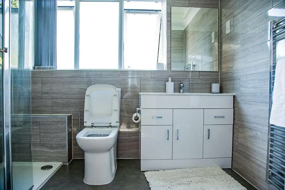 Nicely decorated 3 bedroom house near Heathrow, London