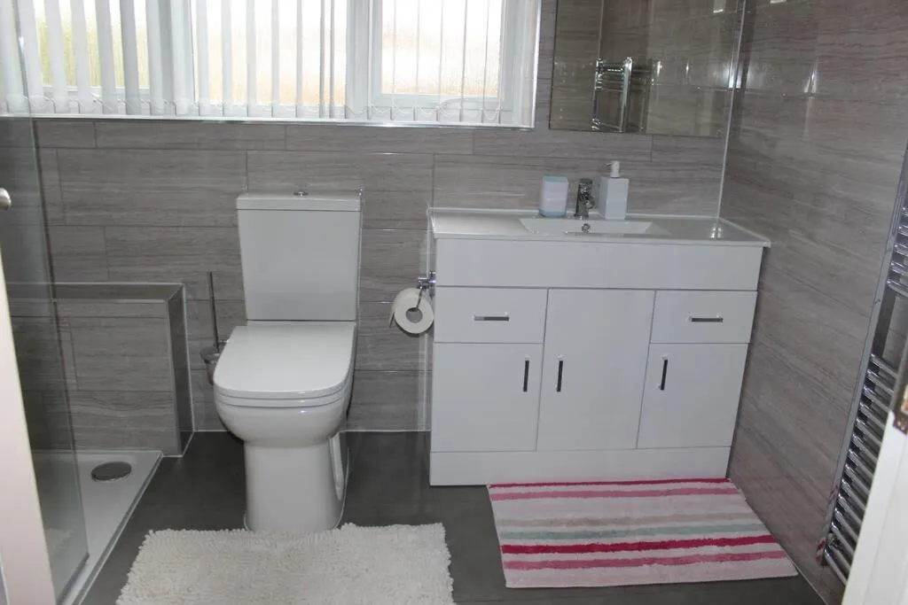 Nicely decorated 3 bedroom house near Heathrow, London