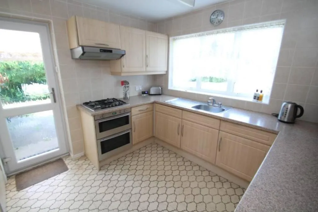 Nicely decorated 3 bedroom house near Heathrow, London