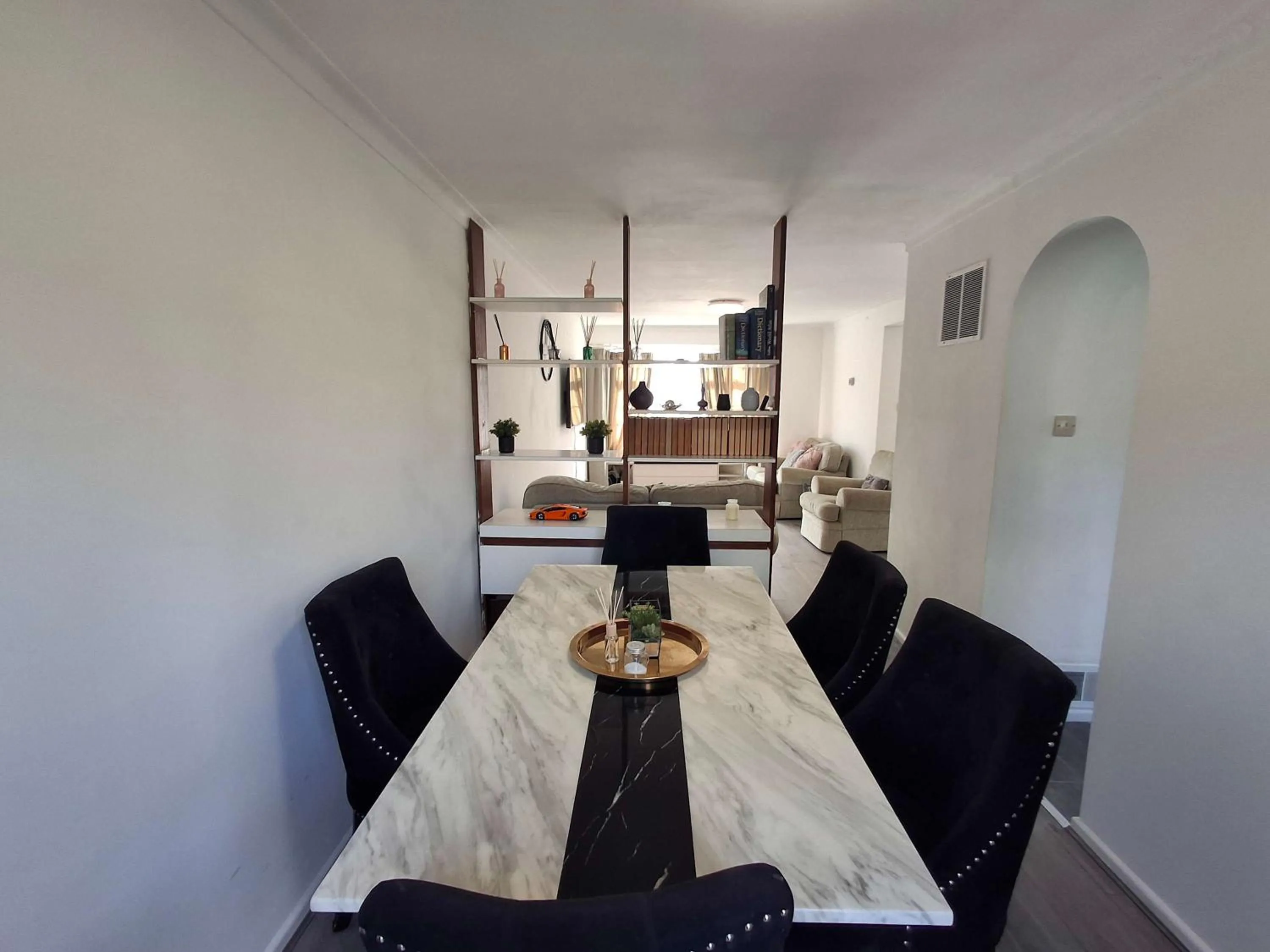 Nicely decorated 3 bedroom house near Heathrow, London