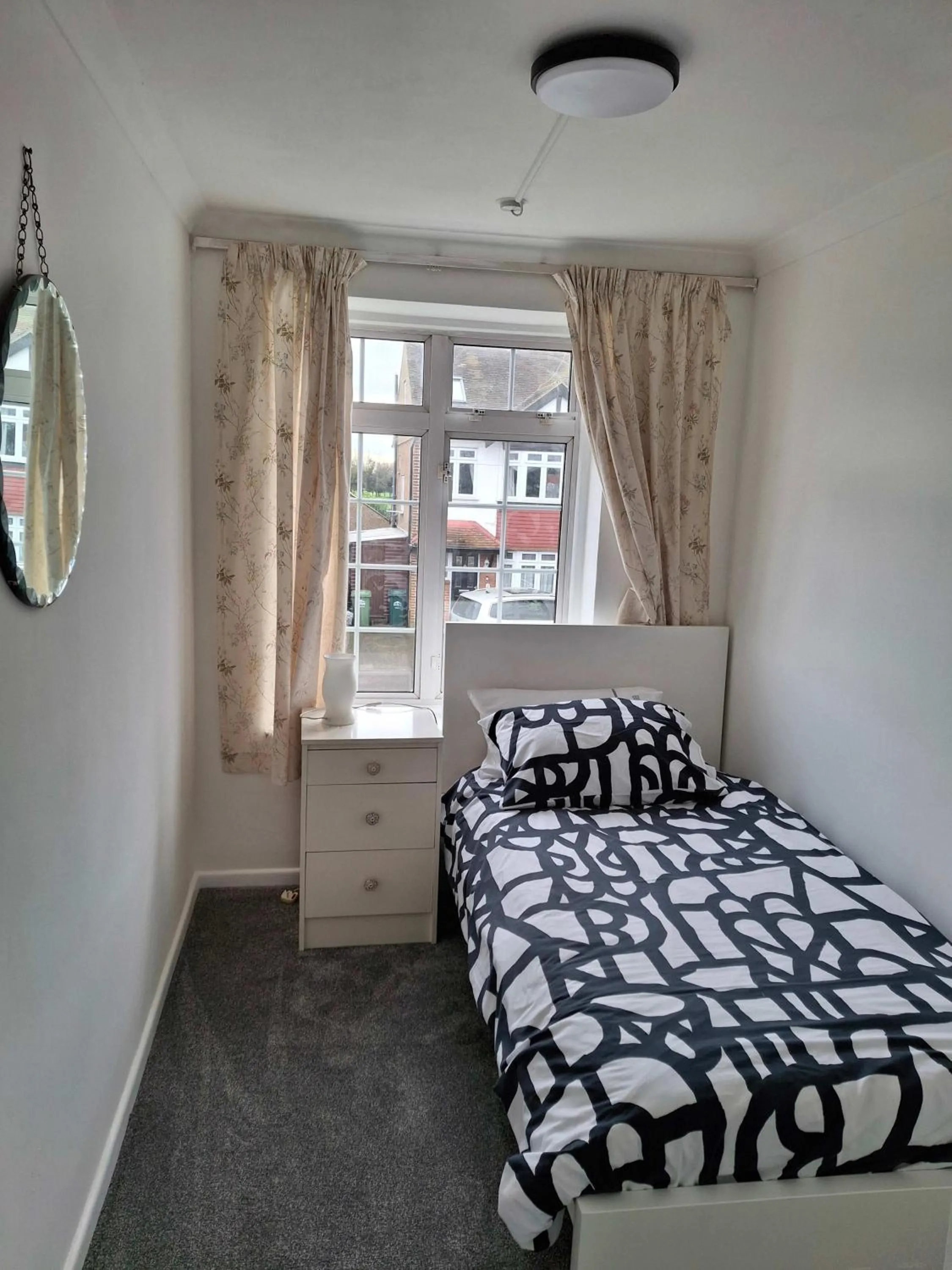Bed in Nicely decorated 3 bedroom house near Heathrow, London