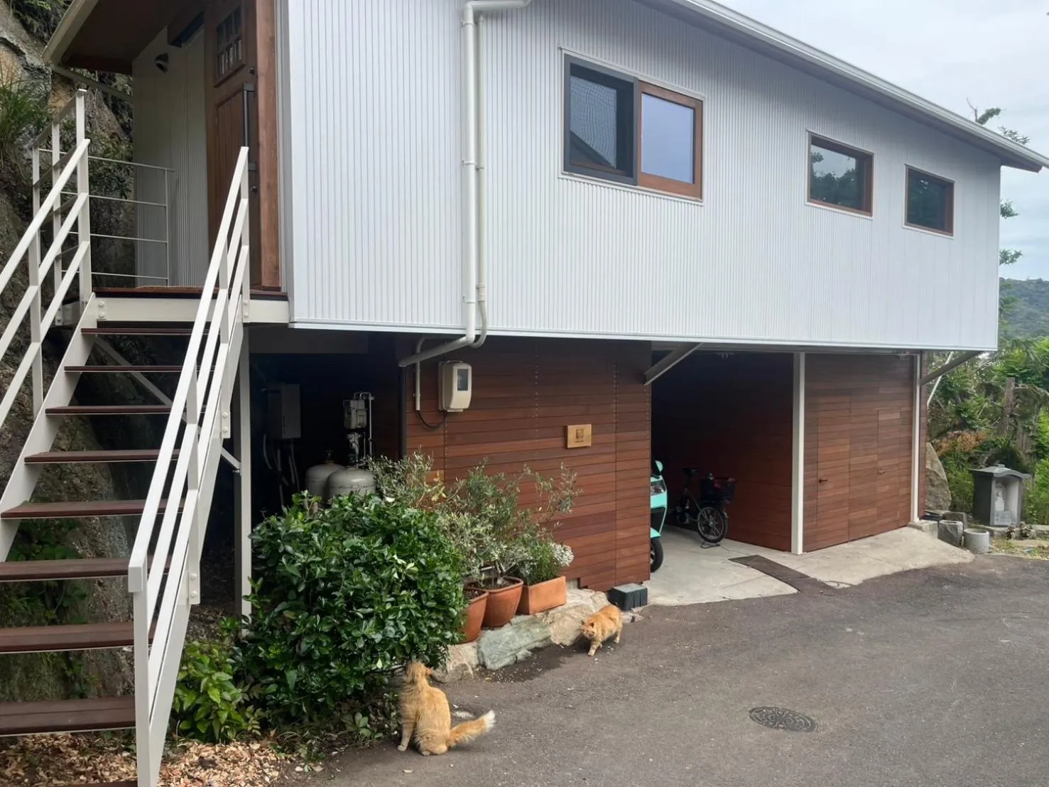 Facade/entrance in MY LODGE Naoshima