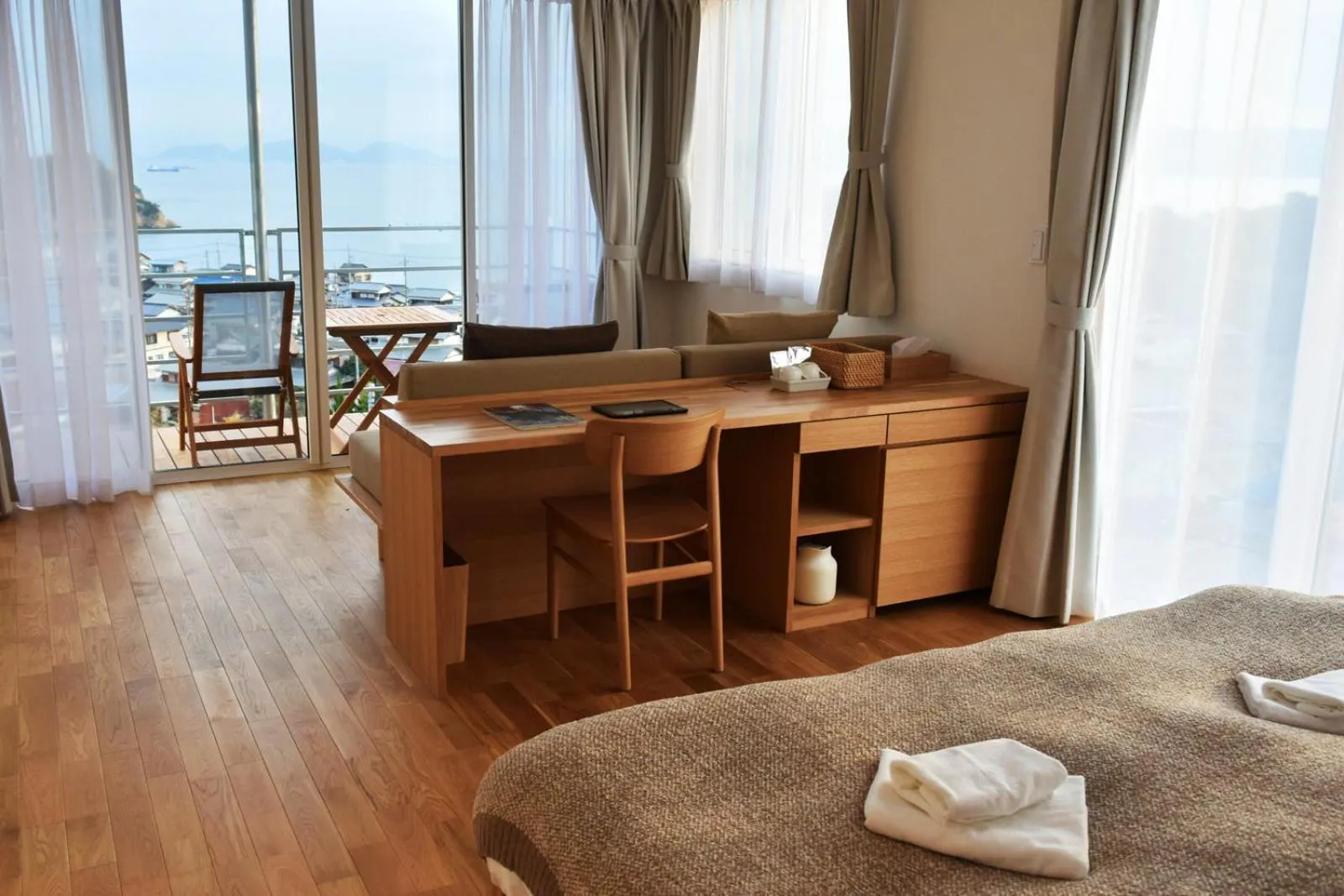Photo of the whole room, Bed in MY LODGE Naoshima