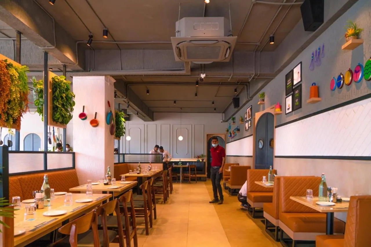 Restaurant/places to eat in Aloka Stay Inn