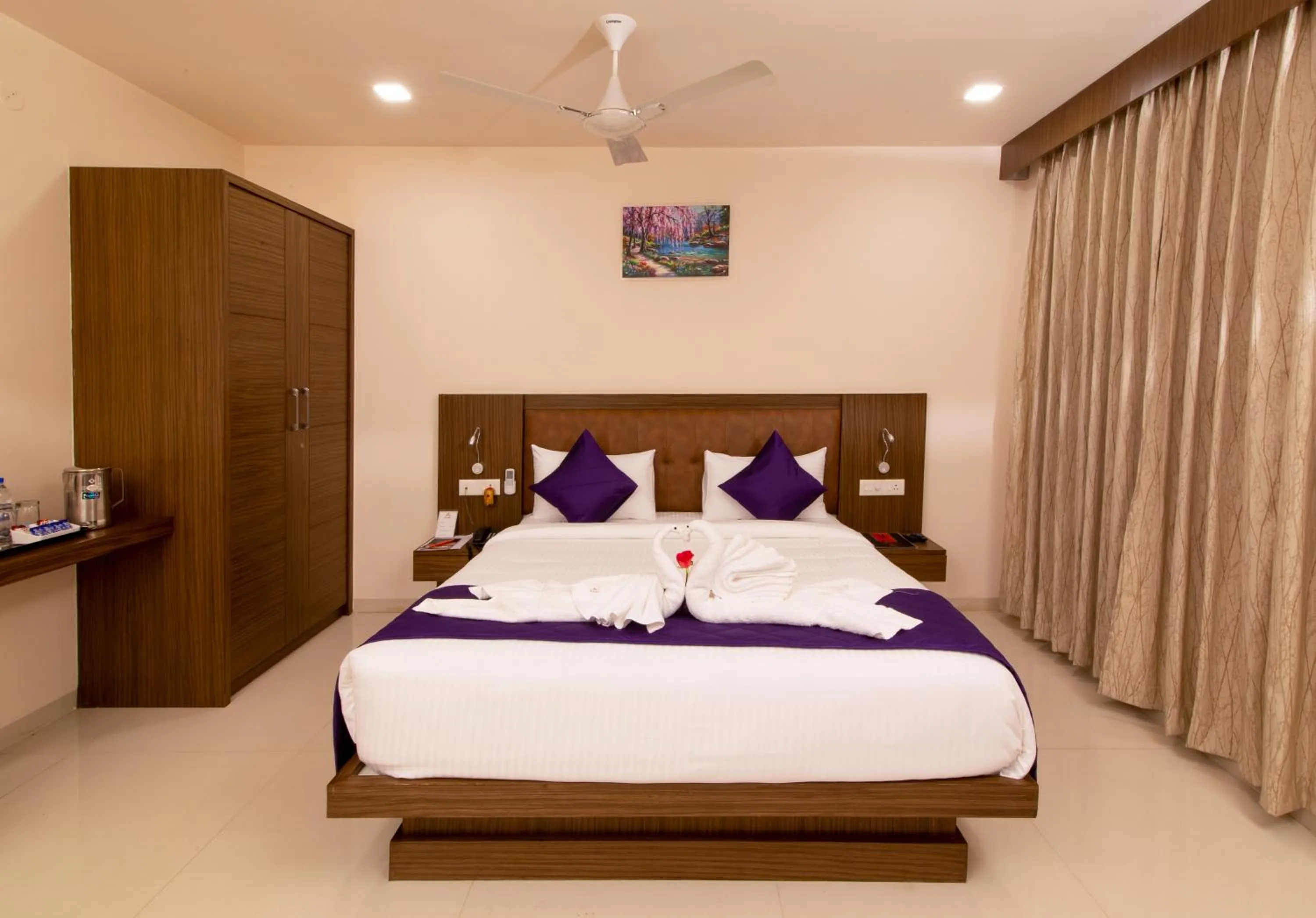 Bedroom, Bed in Aloka Stay Inn