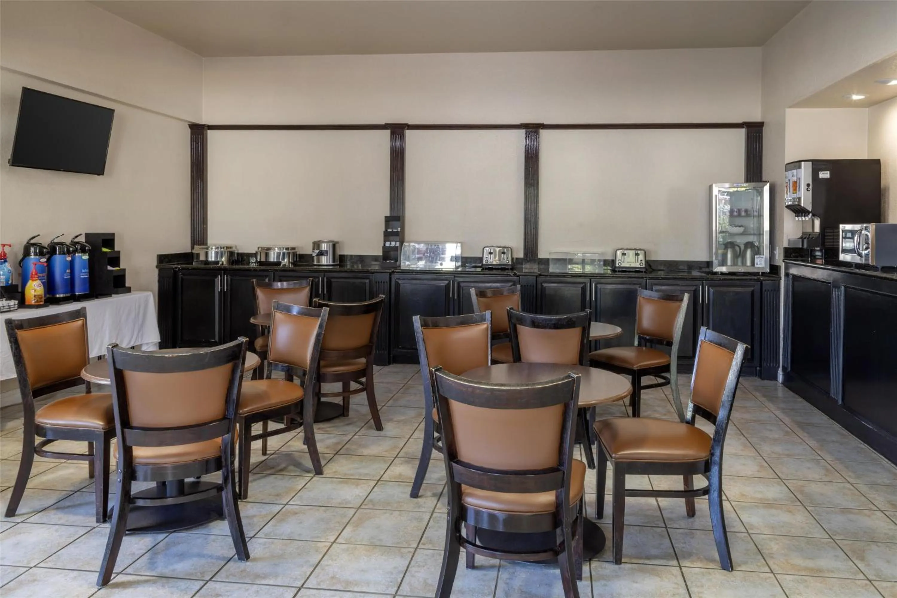 Breakfast in Best Western Heritage Inn