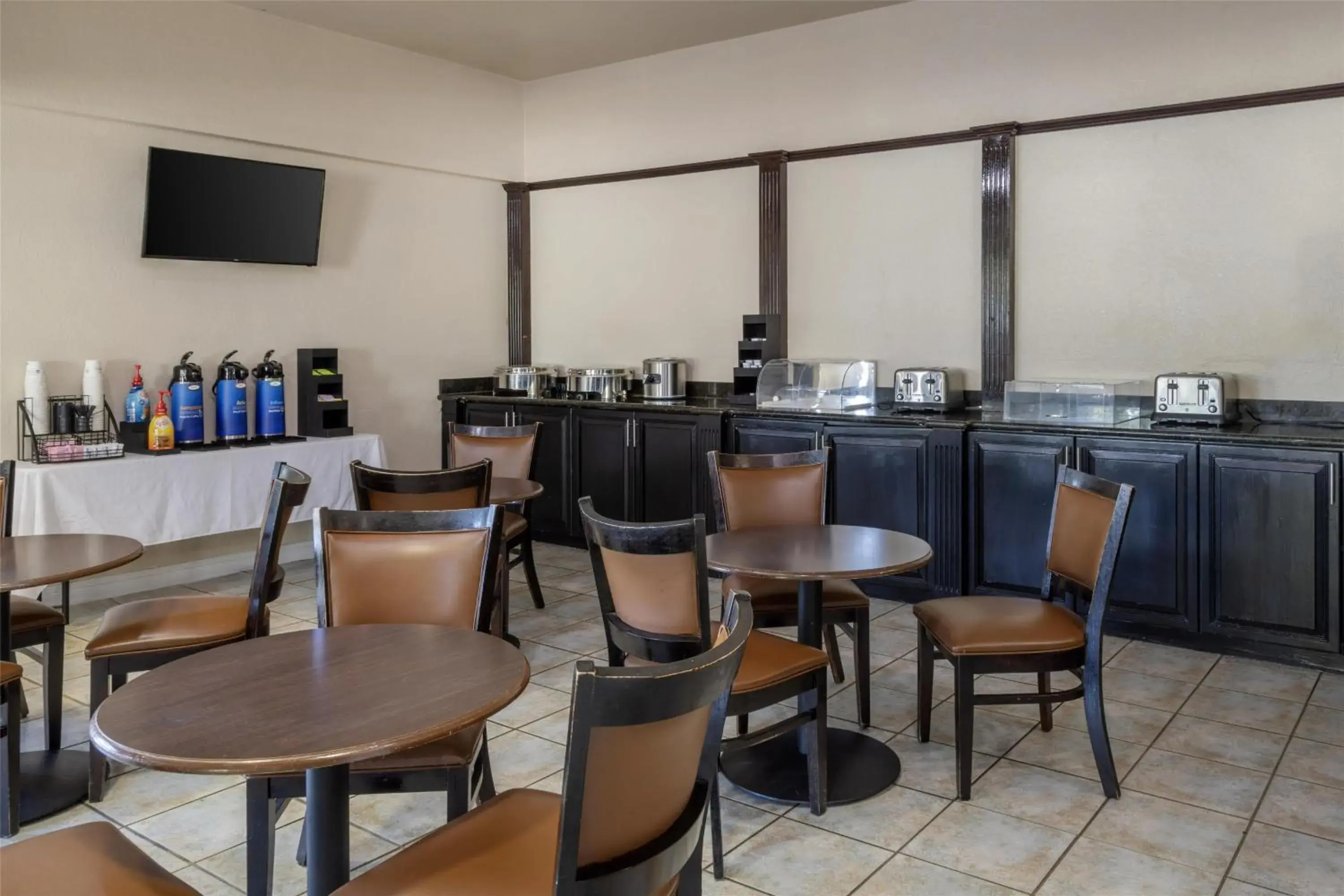 Breakfast in Best Western Heritage Inn Breakfast in Best Western Heritage Inn