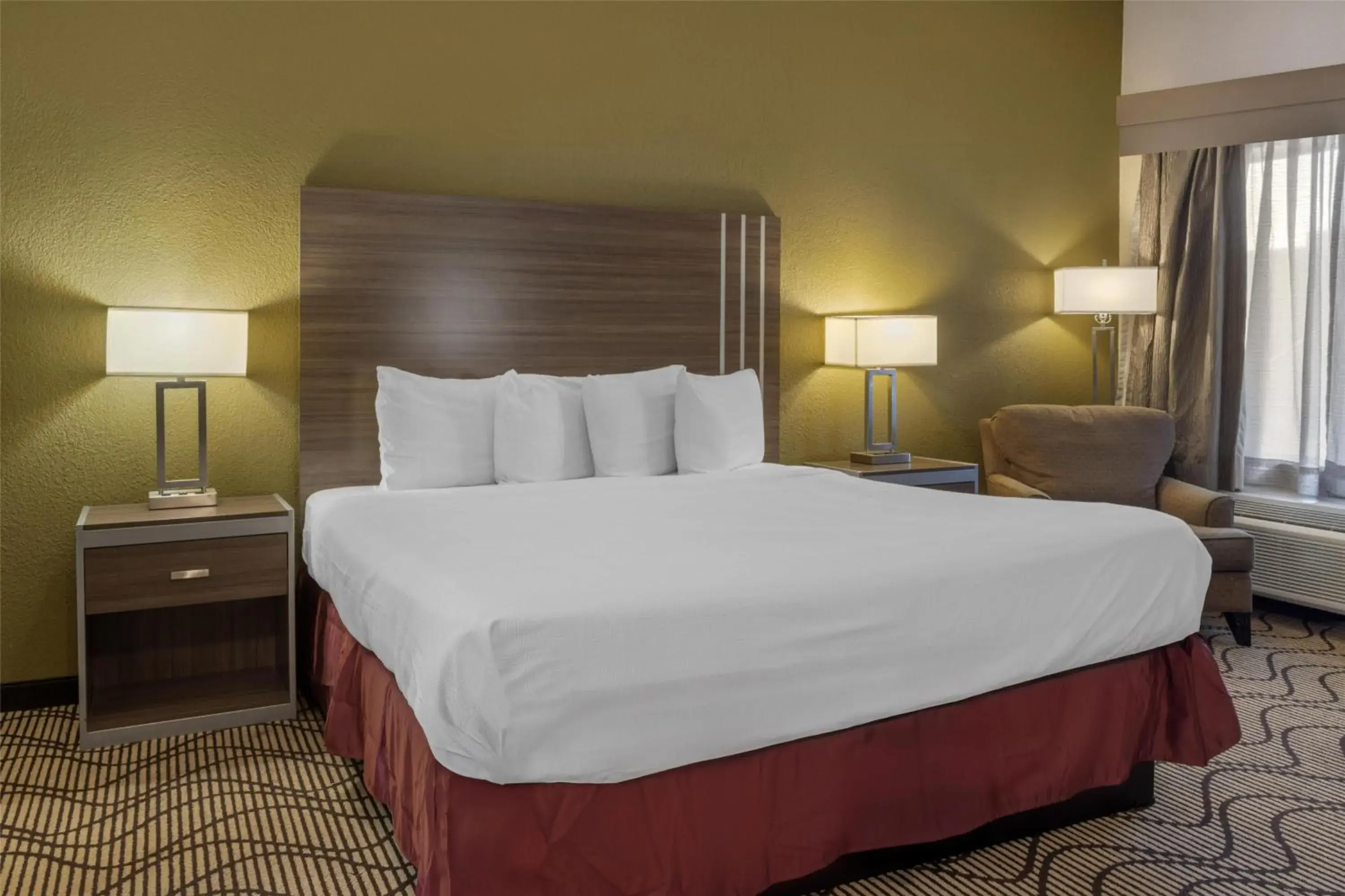 Bedroom, Bed in Best Western Heritage Inn Bedroom, Bed in Best Western Heritage Inn