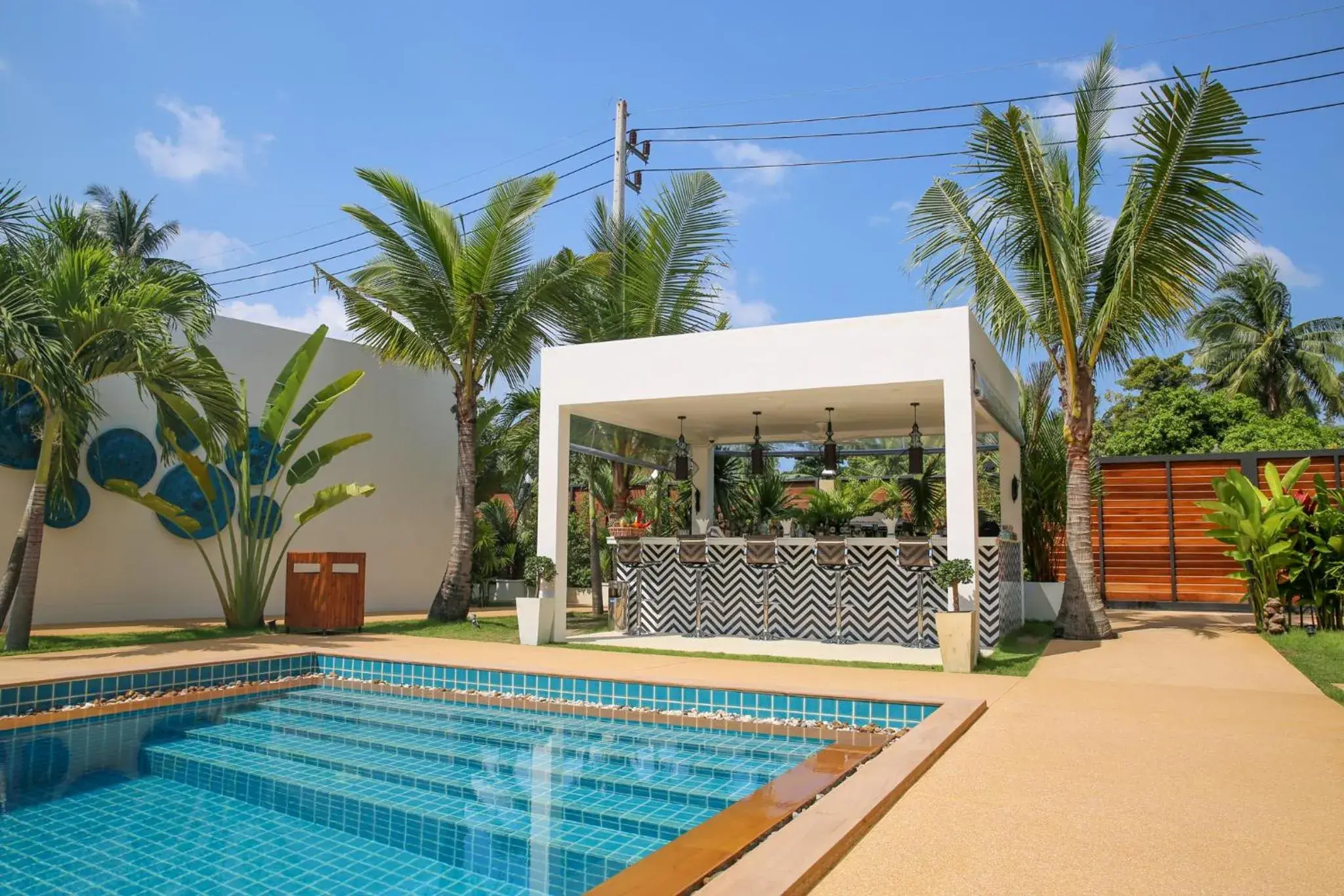 Lounge or bar in Zee Luxury Boutique Hotel Lounge or bar in Zee Luxury Boutique Hotel