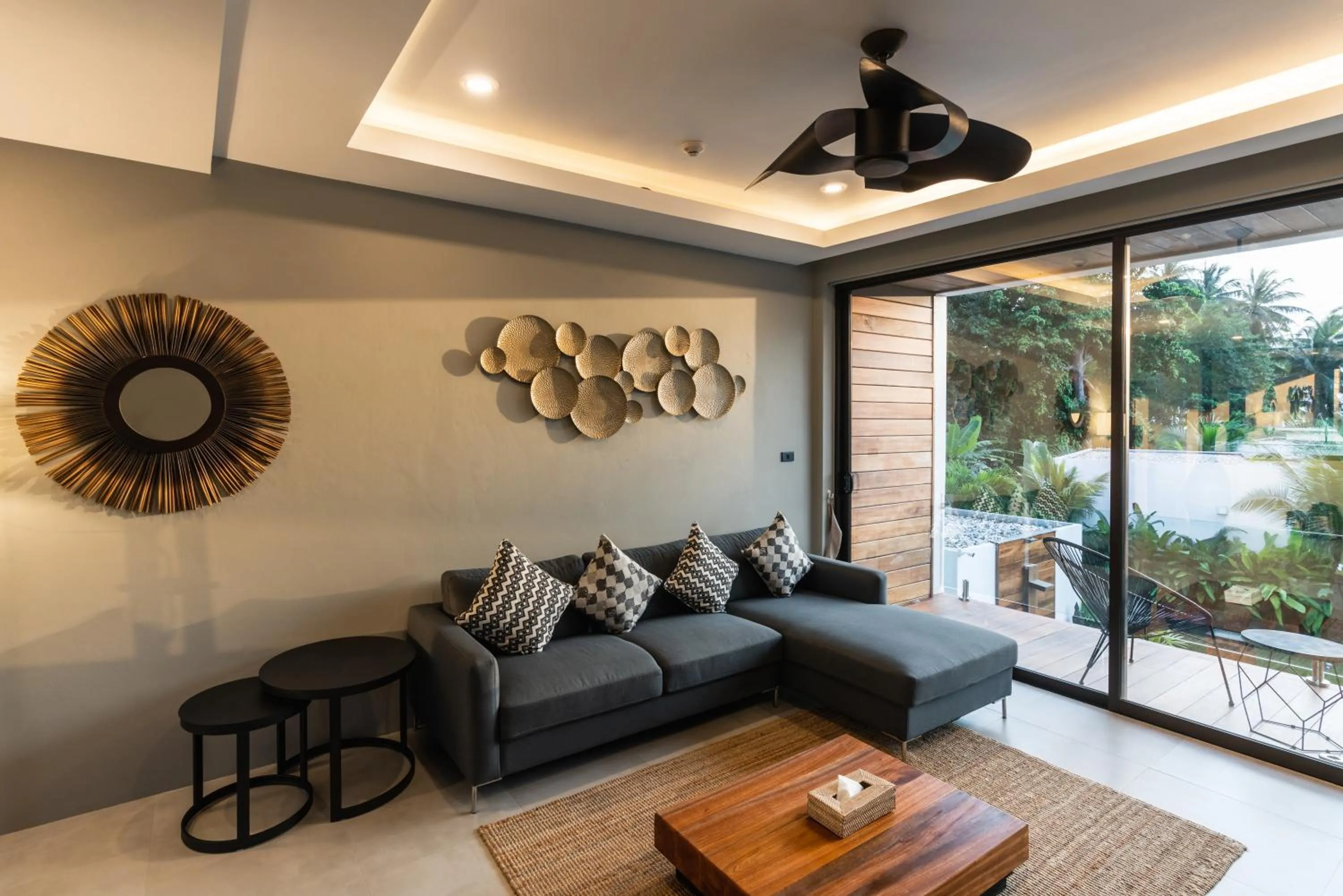 Communal lounge/ TV room in Zee Luxury Boutique Hotel