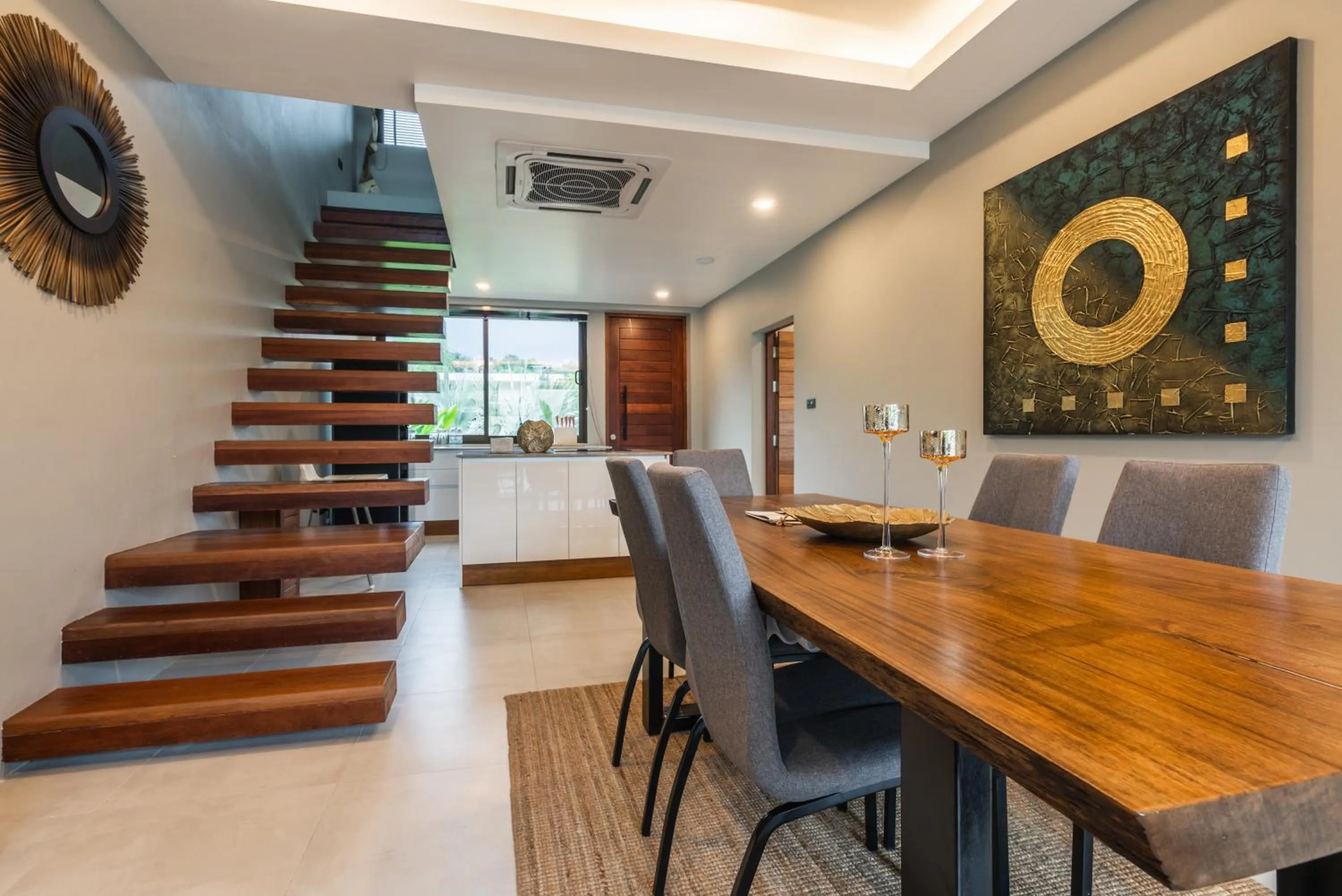 Restaurant/places to eat in Zee Luxury Boutique Hotel