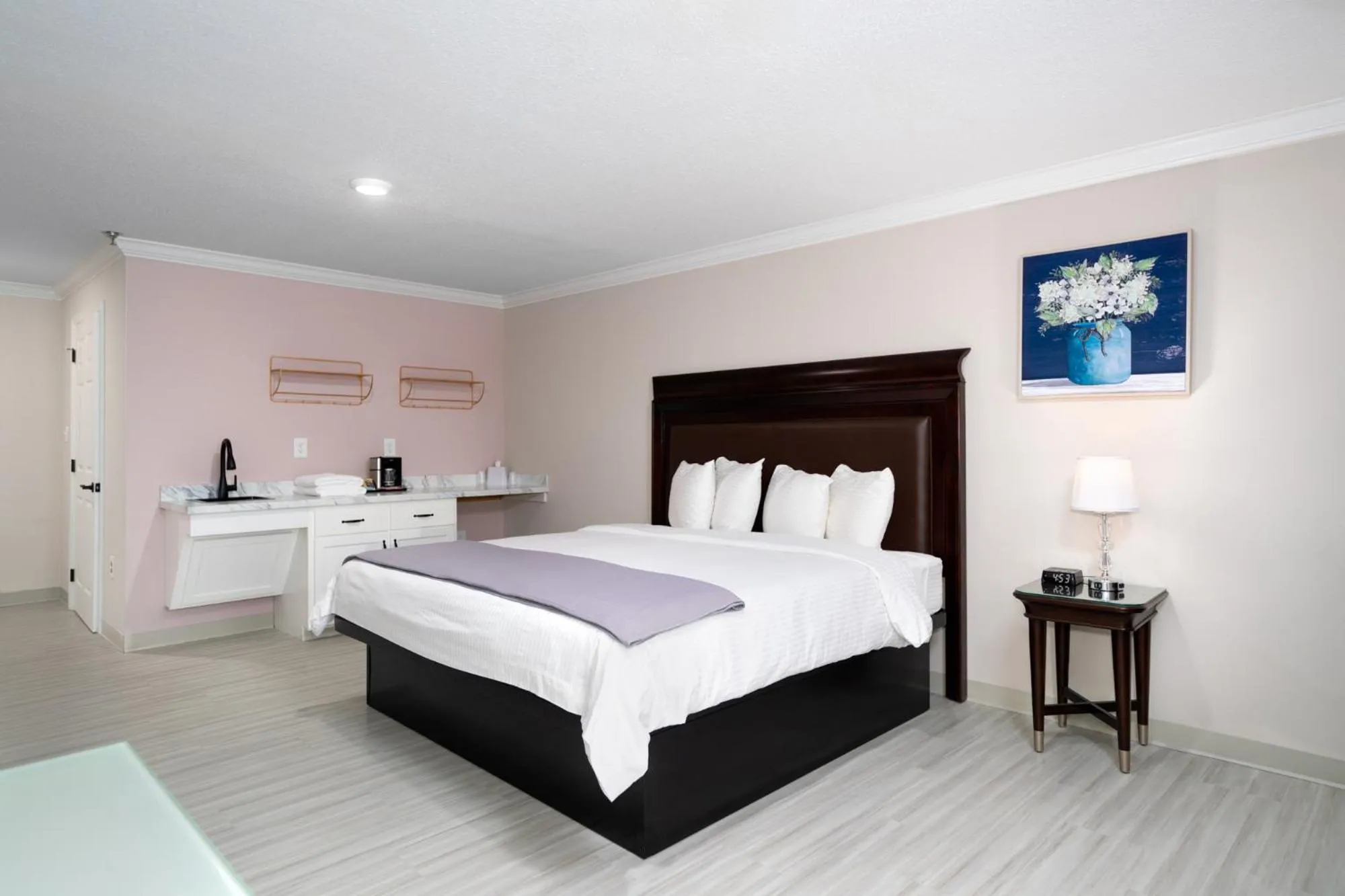 Bed in Bella Vista Hotel & Suites