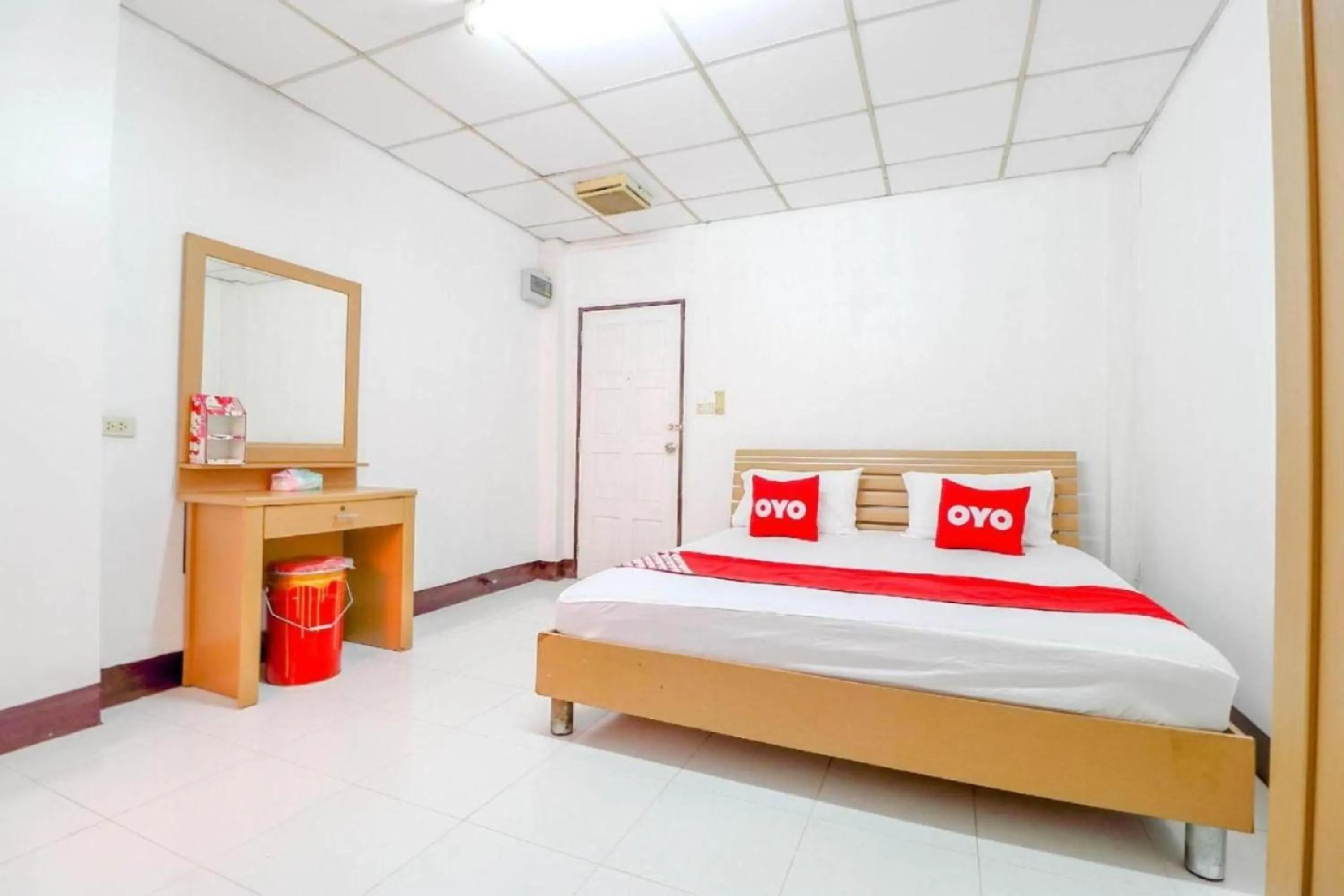 Photo of the whole room, Bed in OYO 525 MRT Phetkasem 48-1 Place