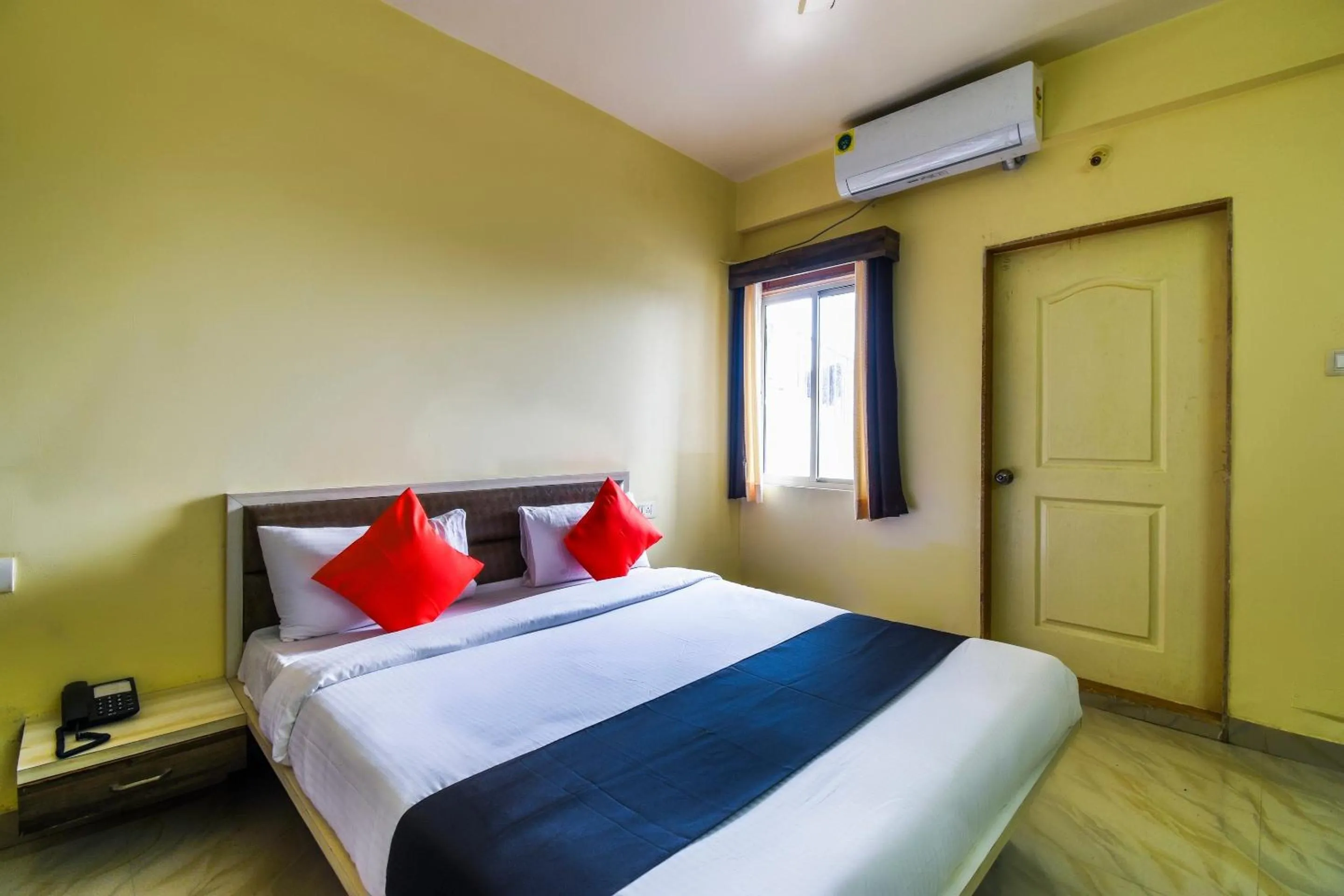 Bedroom, Bed in Hotel O by OYO Dwarka Lodge