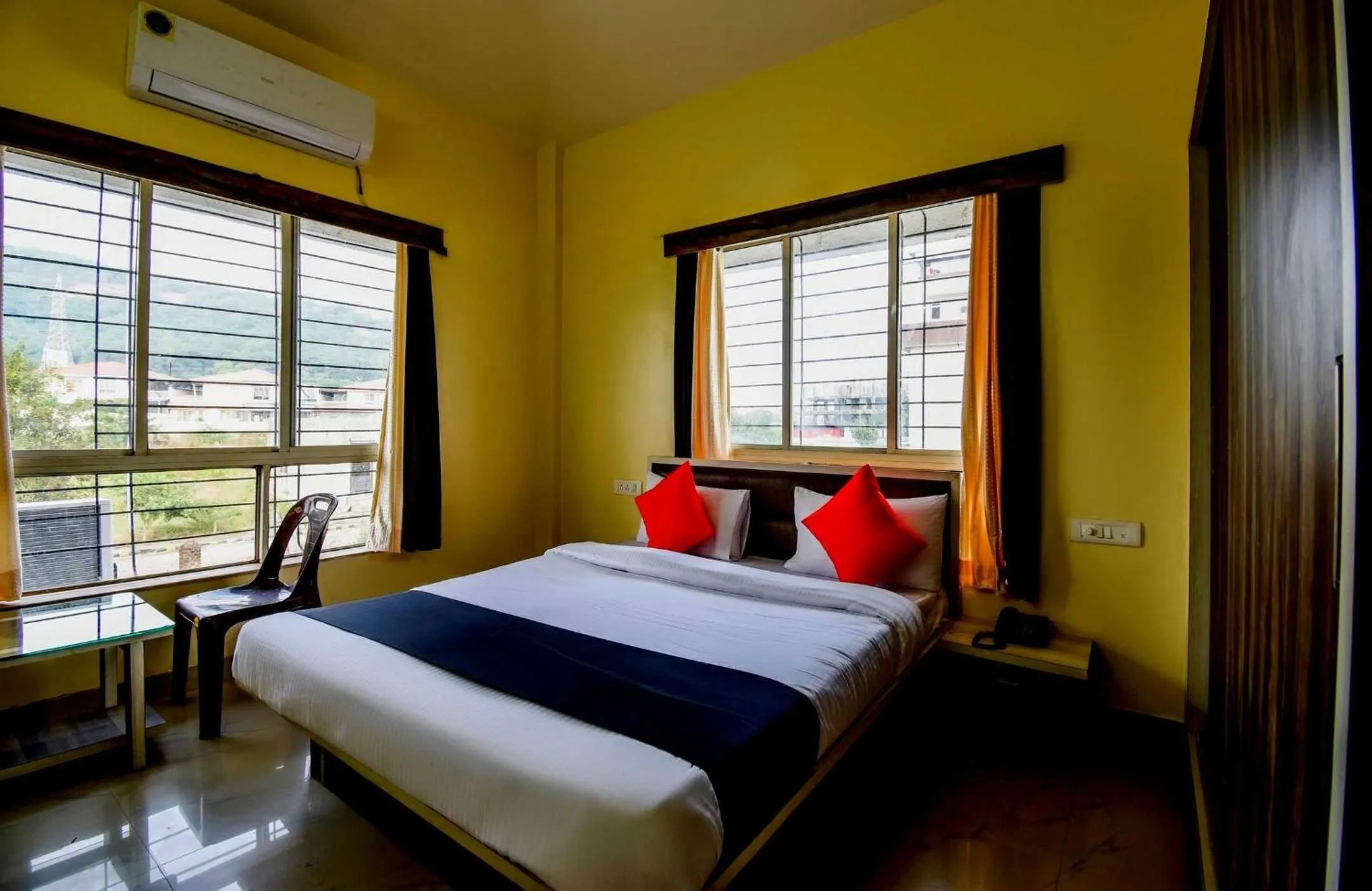 Collection O Dwarka Lodge