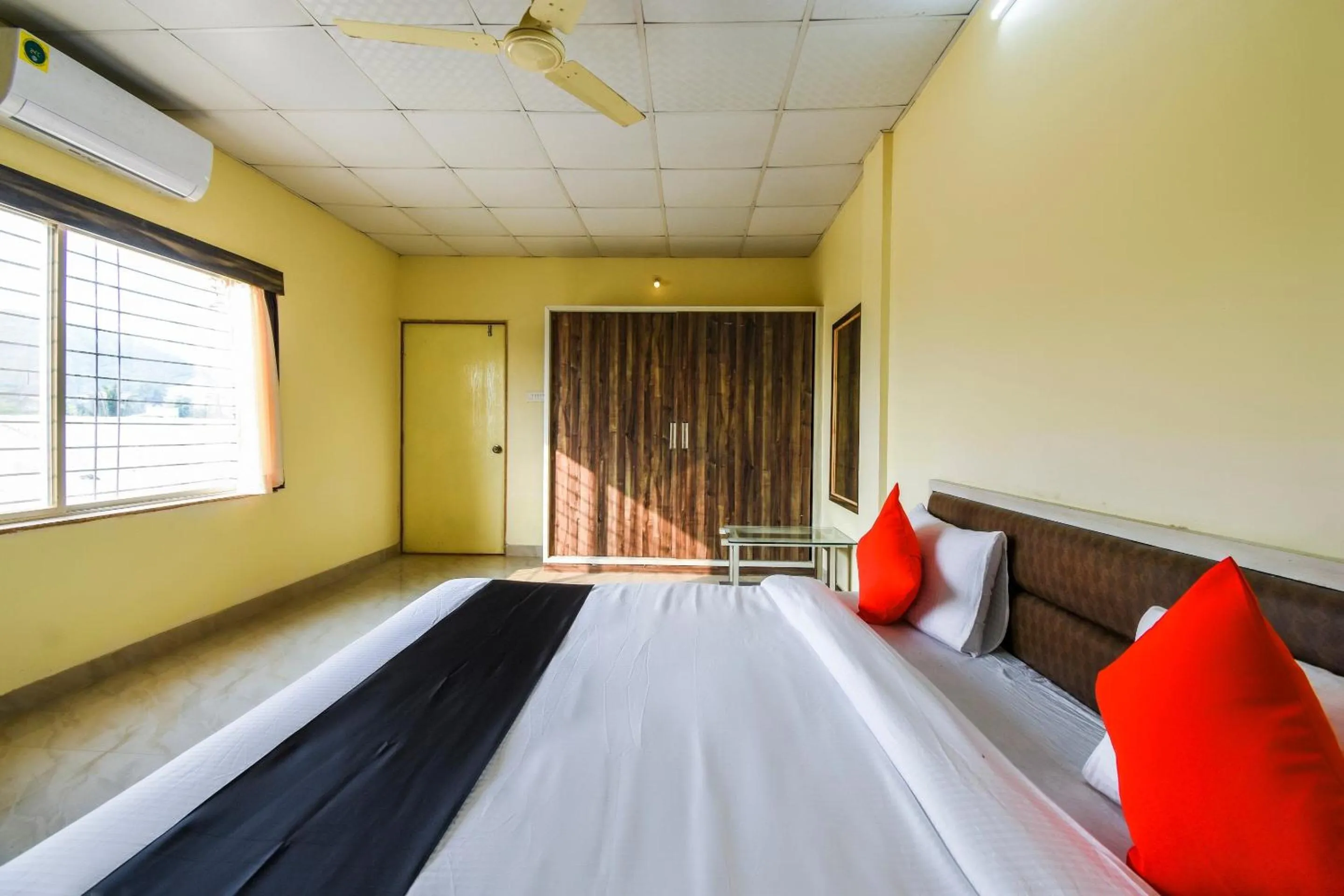 Bedroom, Bed in Hotel O by OYO Dwarka Lodge