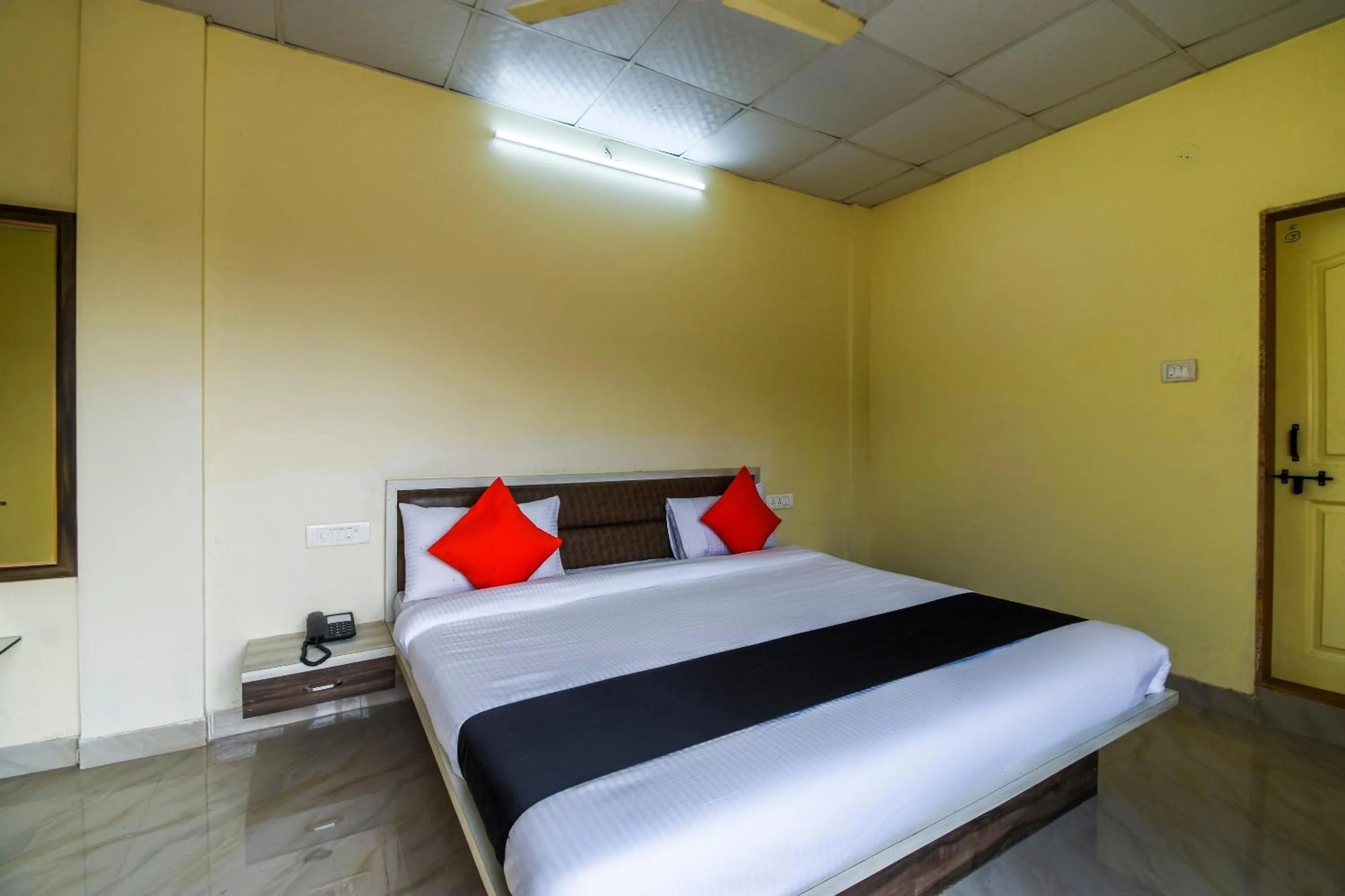Bedroom, Bed in Hotel O by OYO Dwarka Lodge