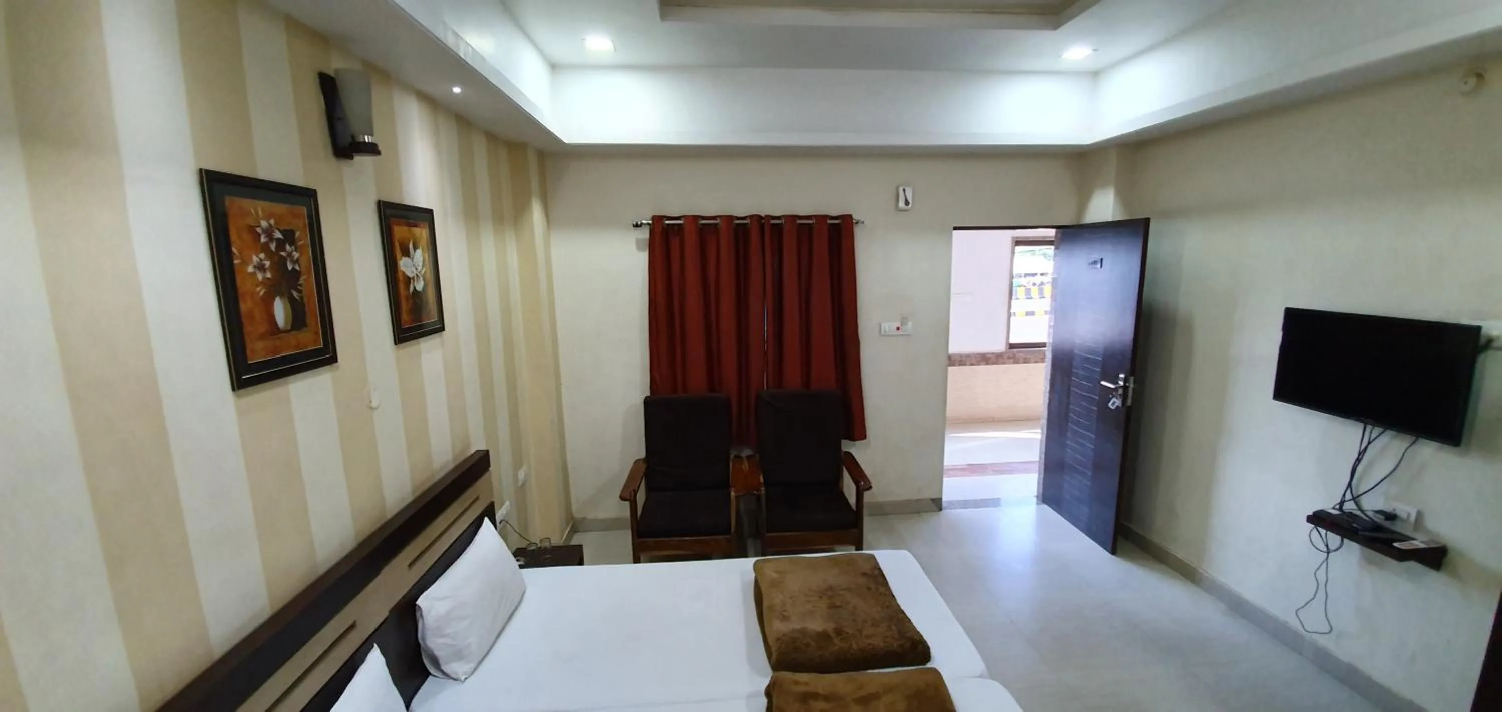 Photo of the whole room in HOTEL MANUHAR INN