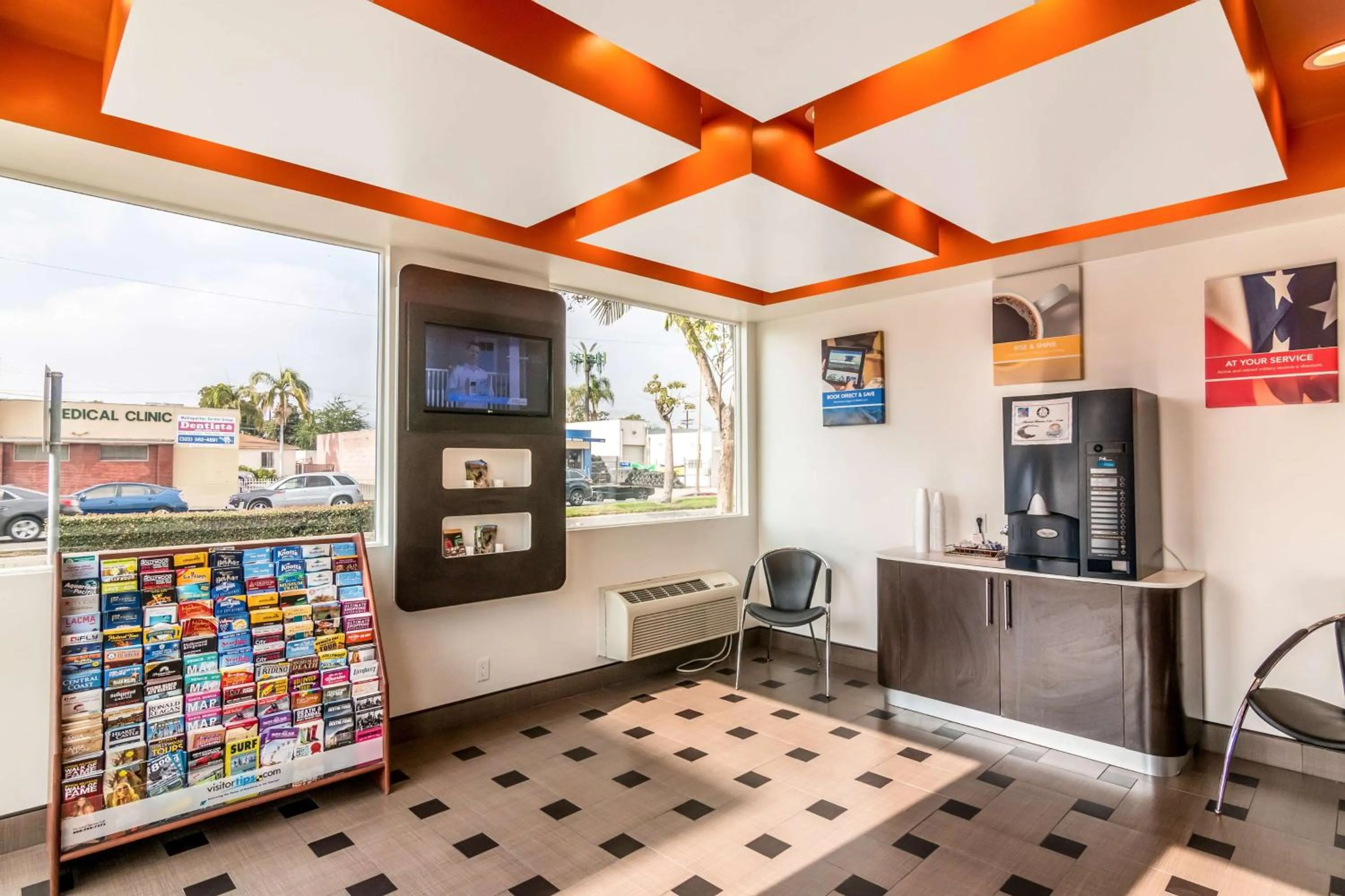 Communal lounge/ TV room in Motel 6 Bell Gardens, CA - Los Angeles