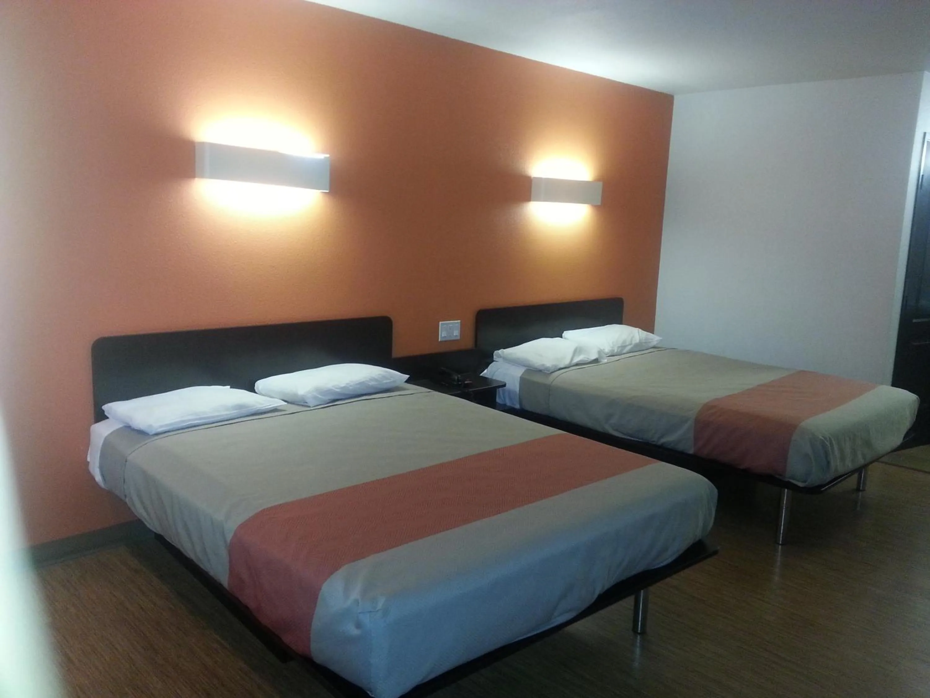 Bed in Motel 6 Bell Gardens, CA - Los Angeles