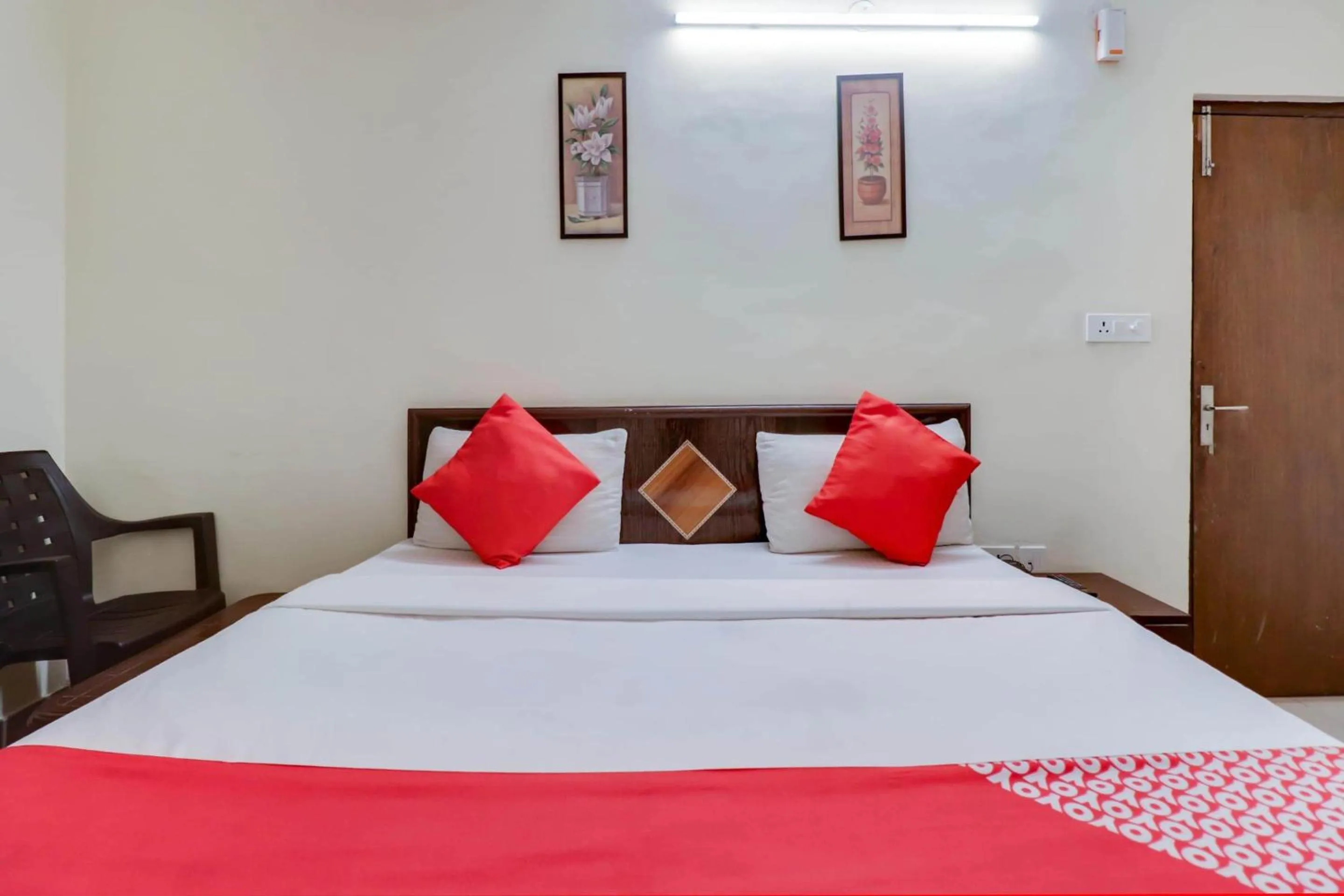 Bedroom, Bed in Hotel O Red Rose Residency