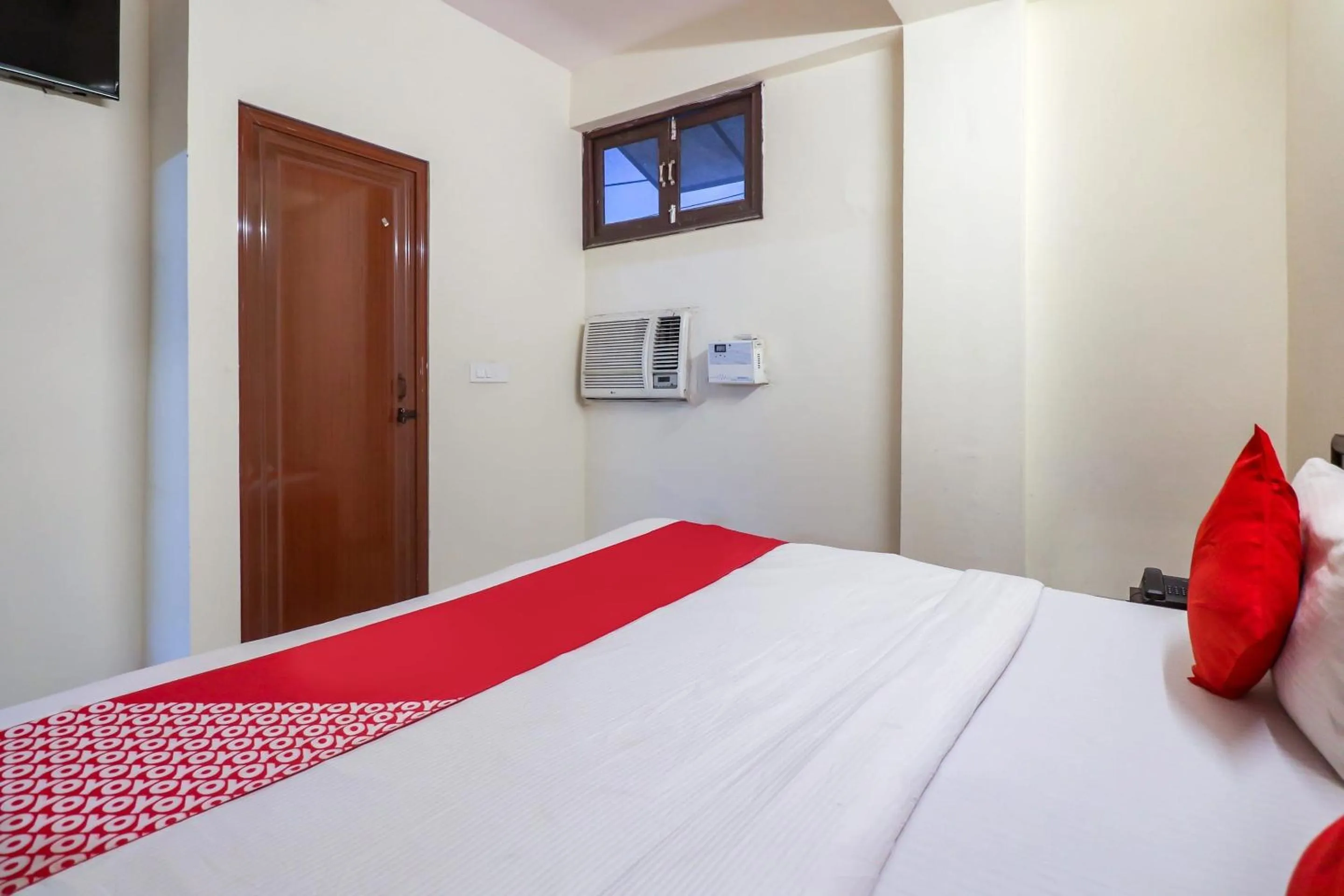 Bedroom, Bed in Hotel O Red Rose Residency