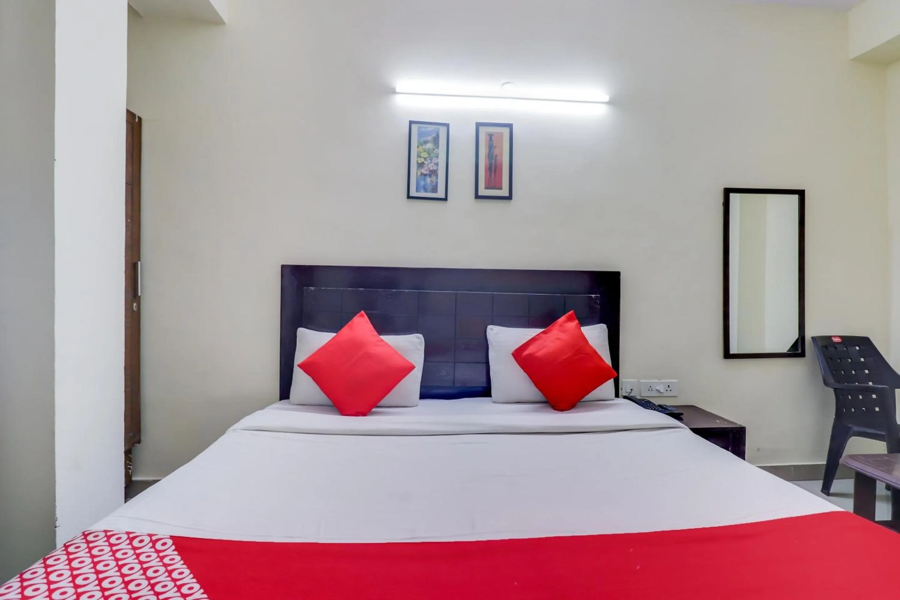 Bedroom, Bed in Hotel O Red Rose Residency