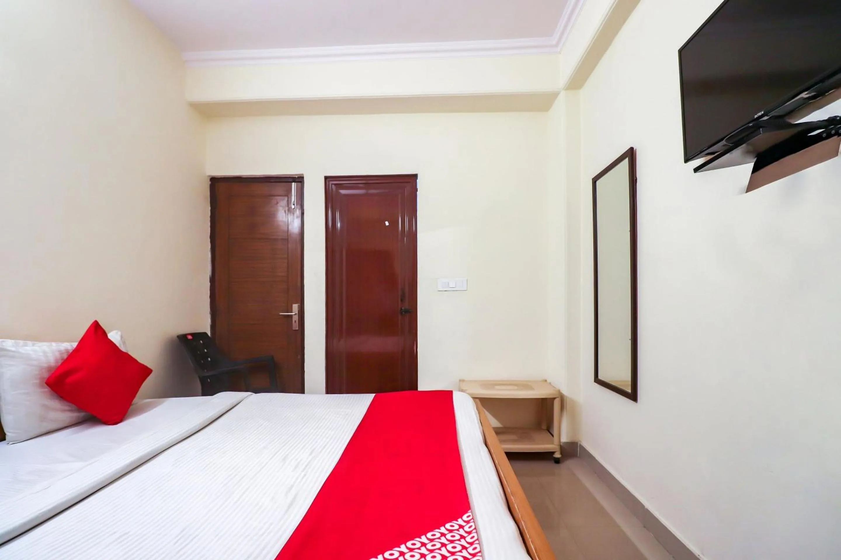 Bedroom, Bed in Hotel O Red Rose Residency