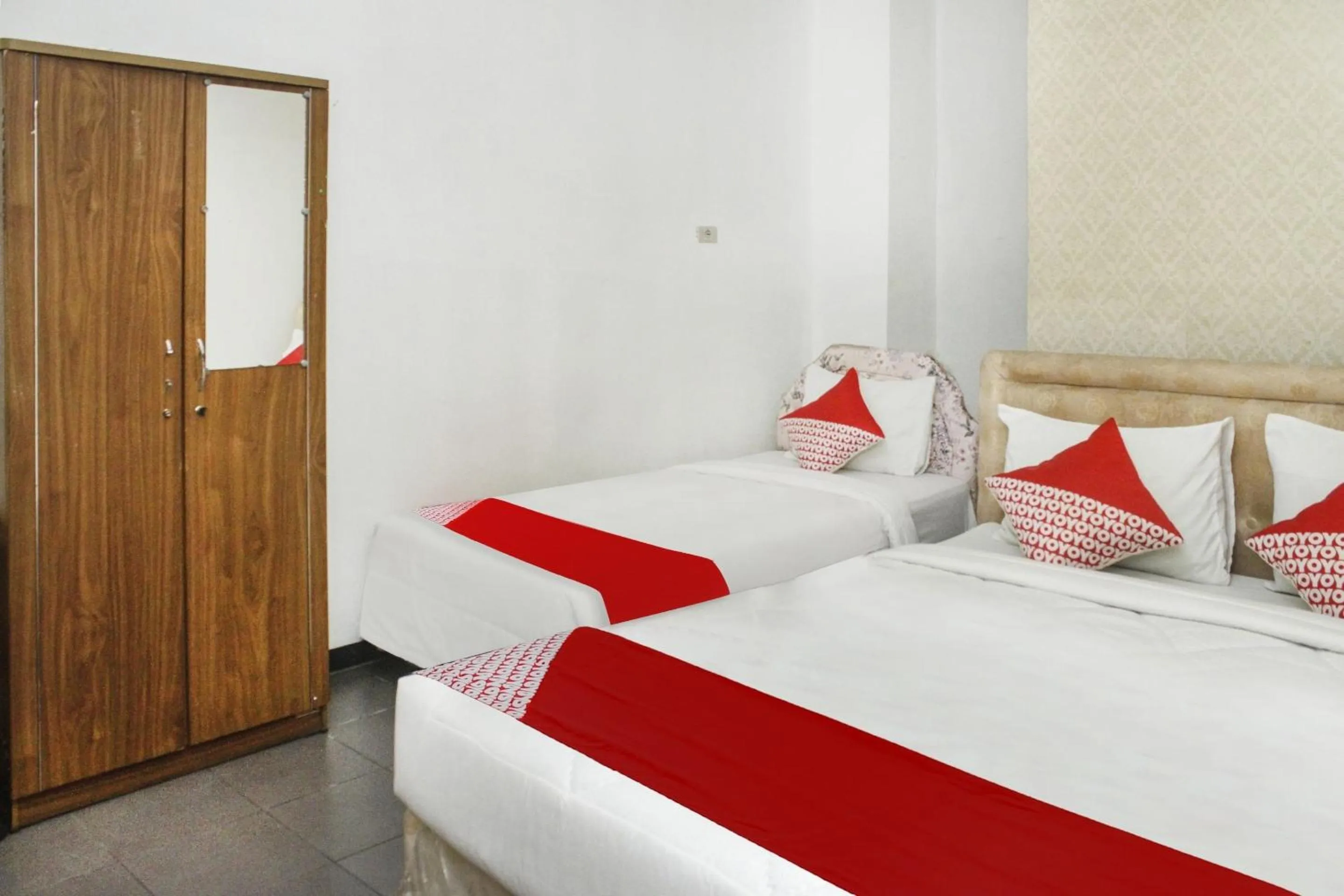 Bathroom, Bed in Hotel O Wisma Hulubalang