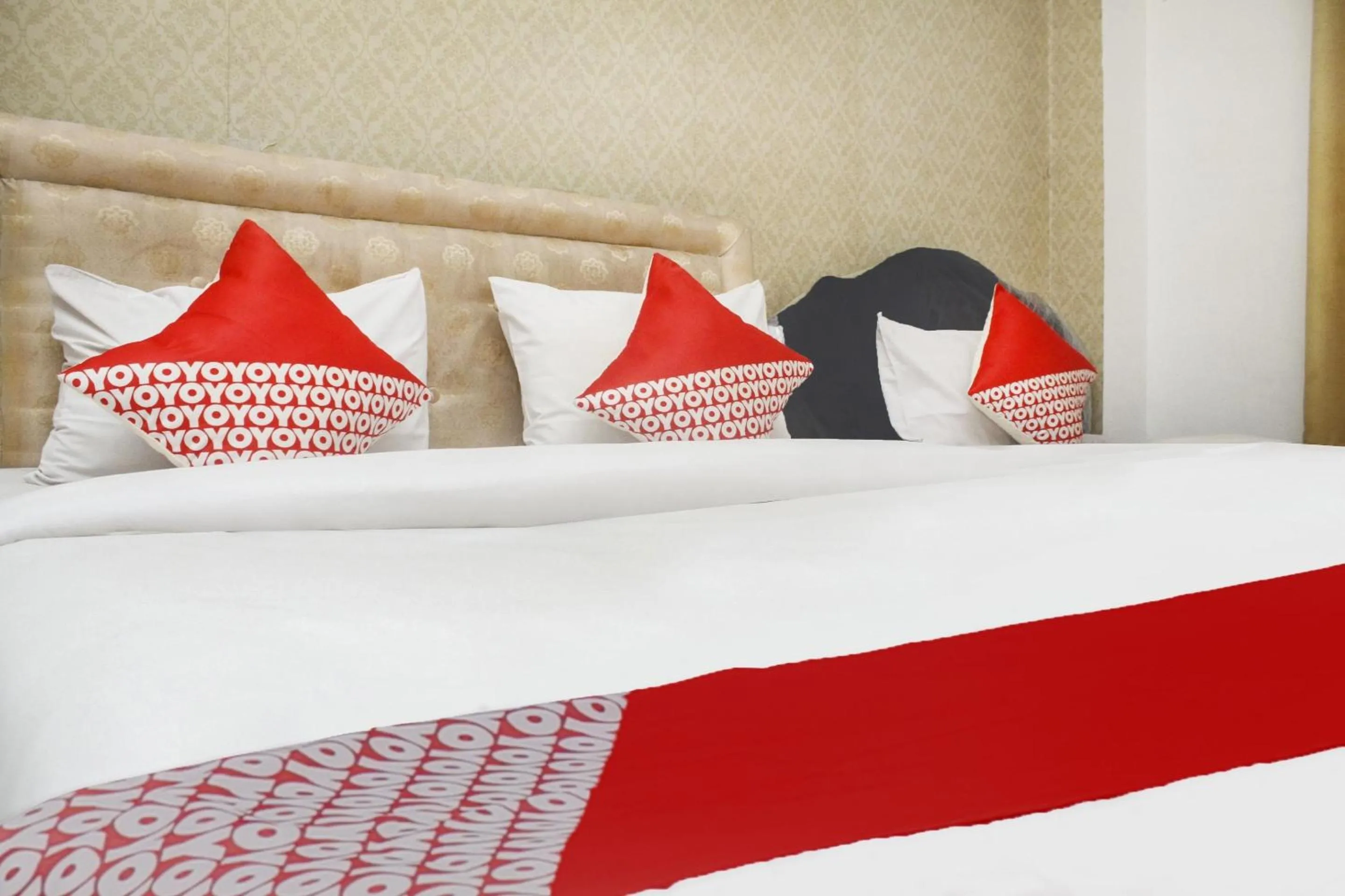 Bathroom, Bed in Hotel O Wisma Hulubalang