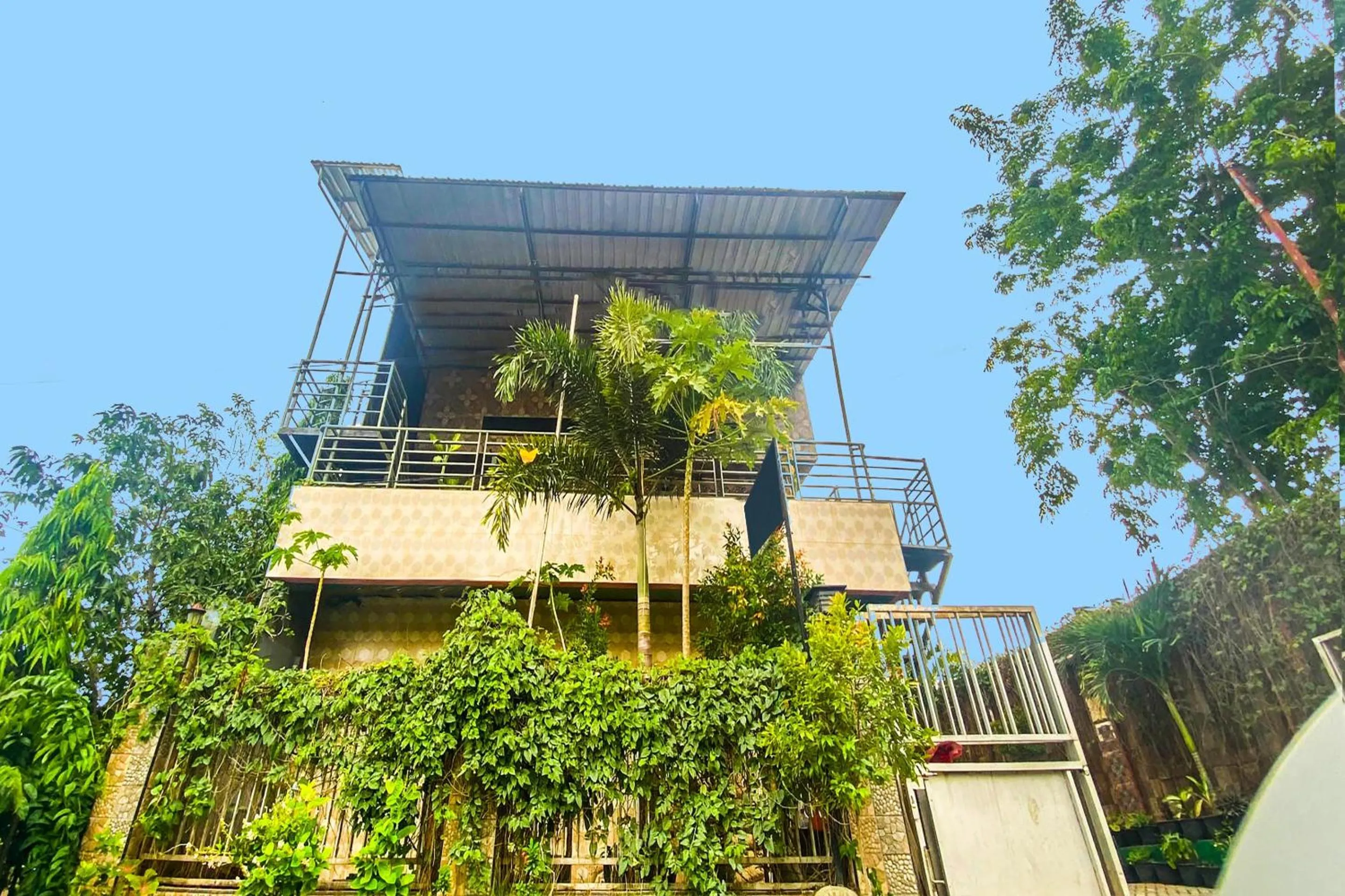 Facade/entrance in OYO 2518 Wilma Hotel Ii Premier