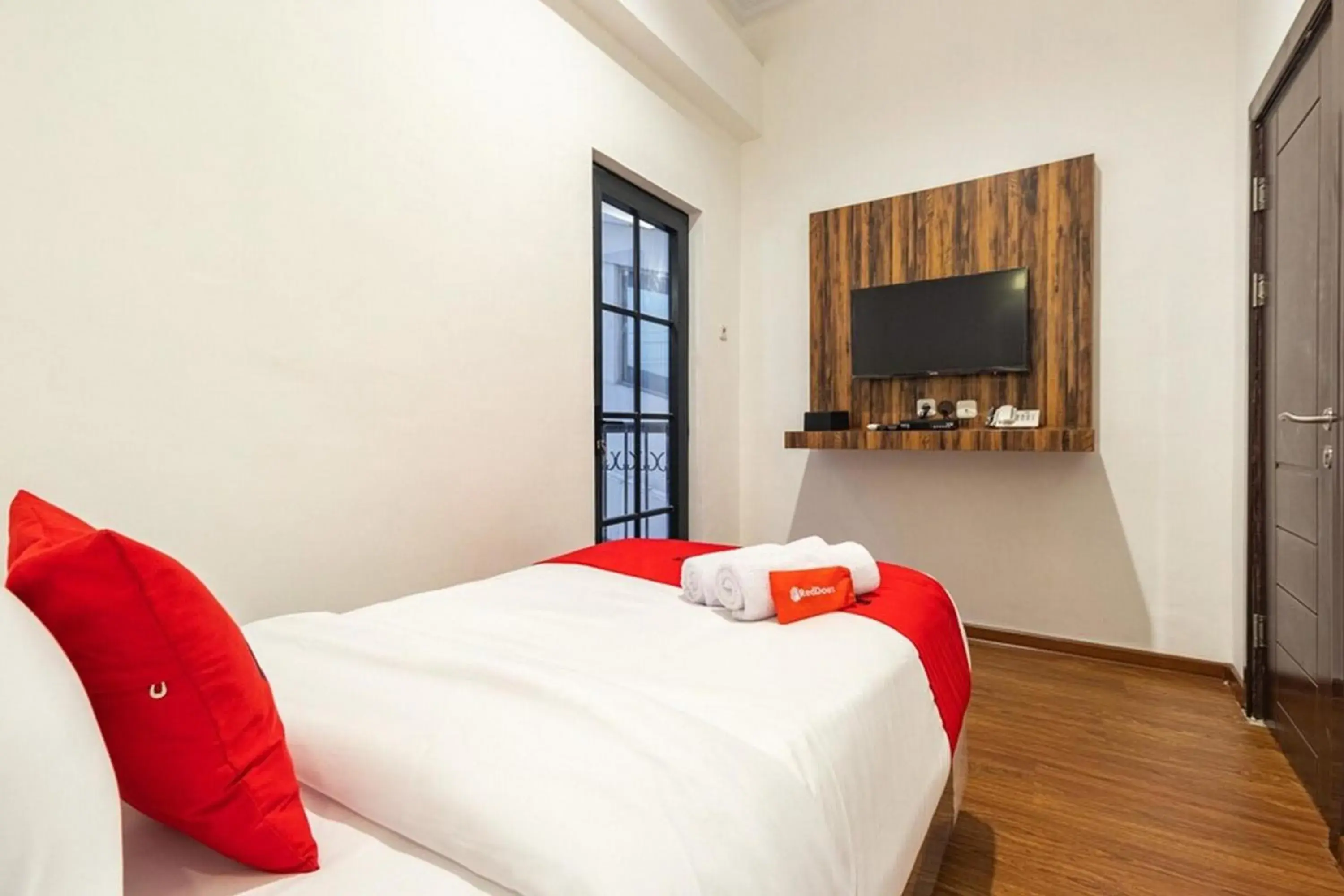 Bed in RedDoorz at Binjai Deli Serdang Bed in RedDoorz at Binjai Deli Serdang