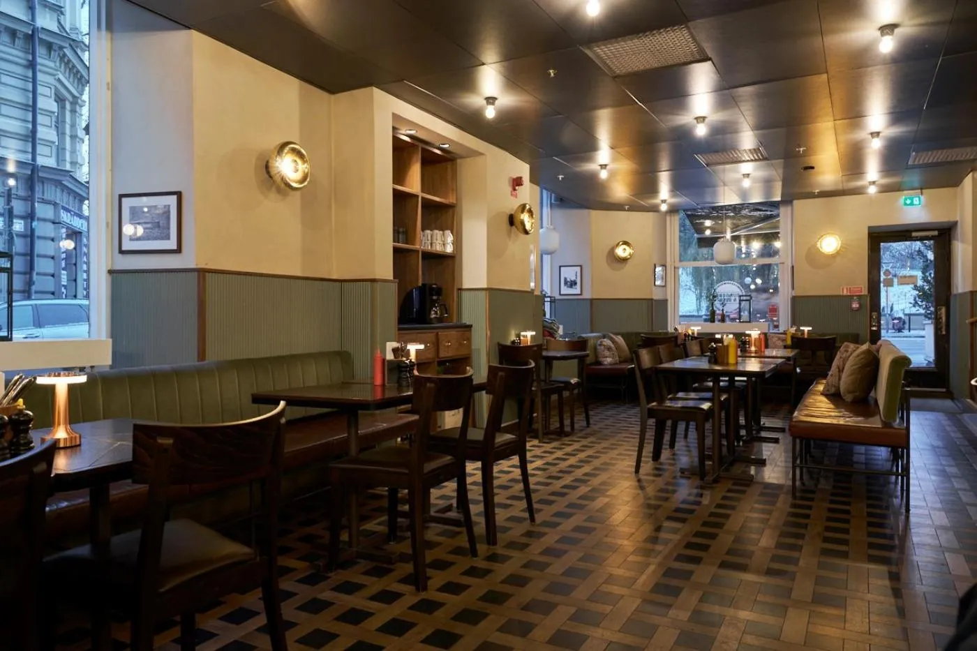 Restaurant/places to eat in Best Western Hotel at 108