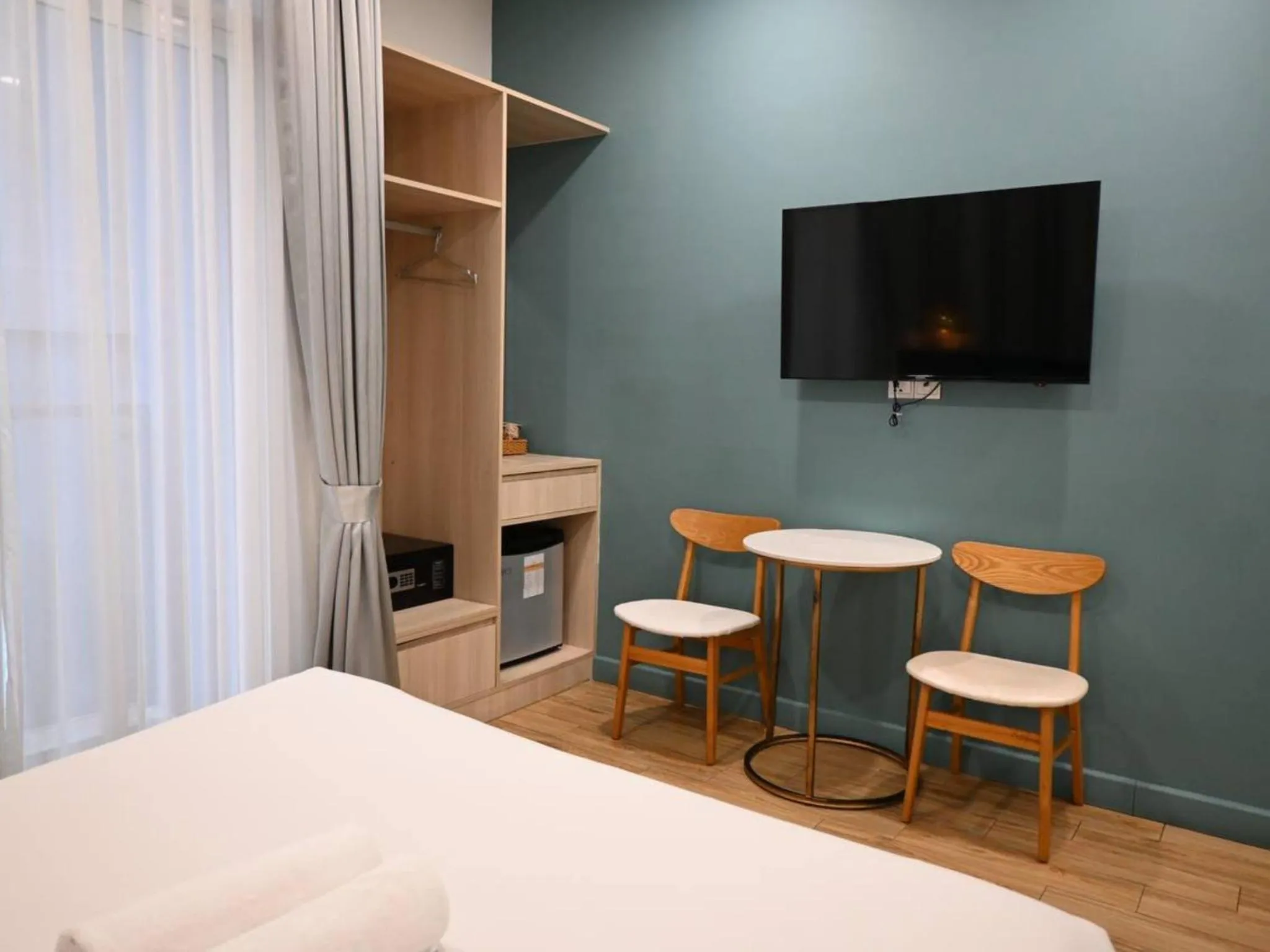 TV and multimedia, Bed in Helen Fin Inn & Apartment