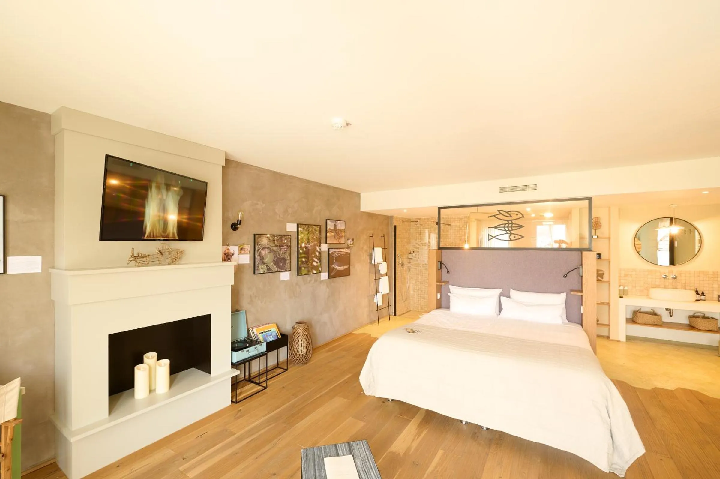 Photo of the whole room, Bed in PAPA RHEIN - Hotel & Spa