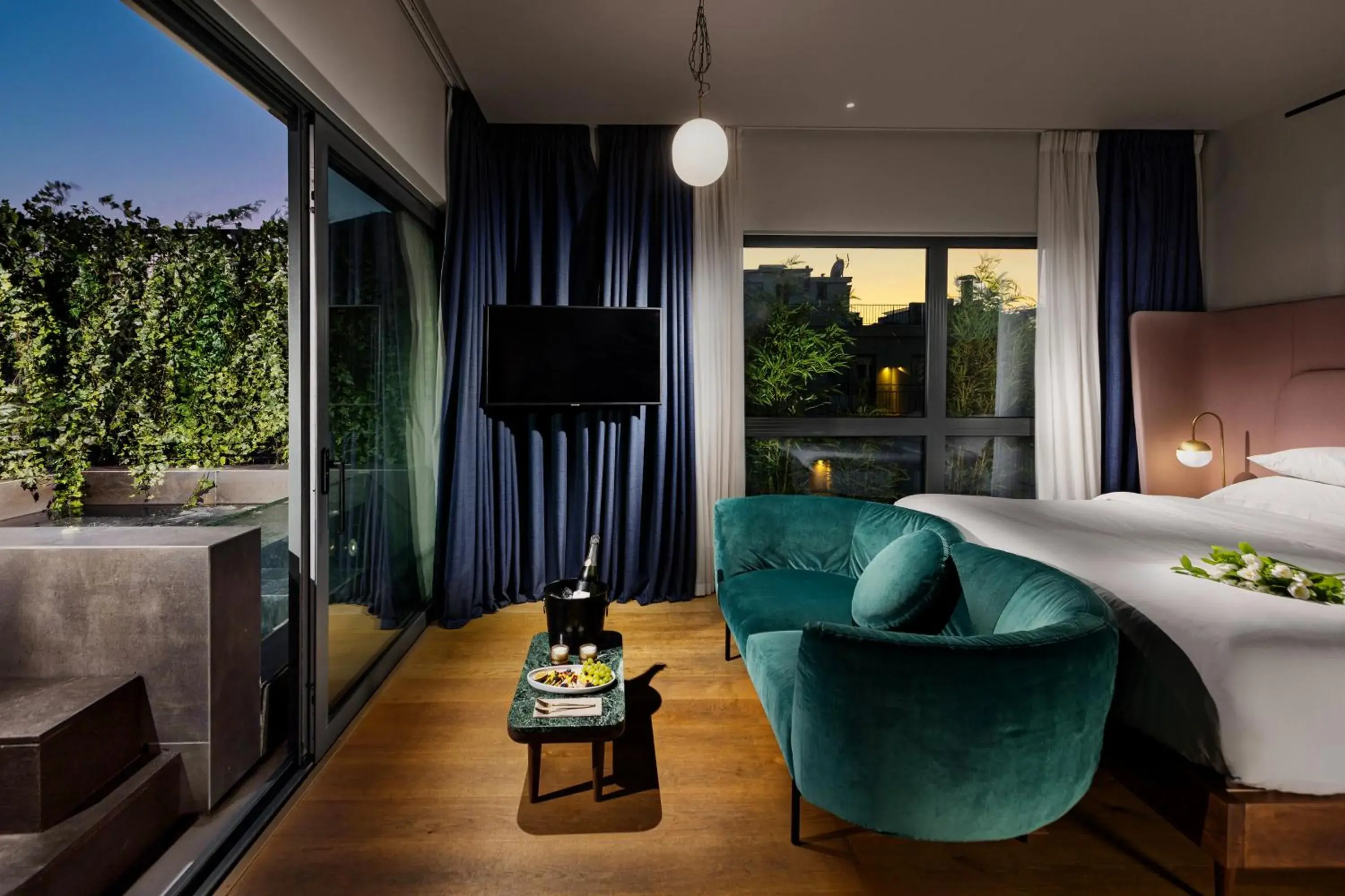 Bed in Gatsby Athens Bed in Gatsby Athens