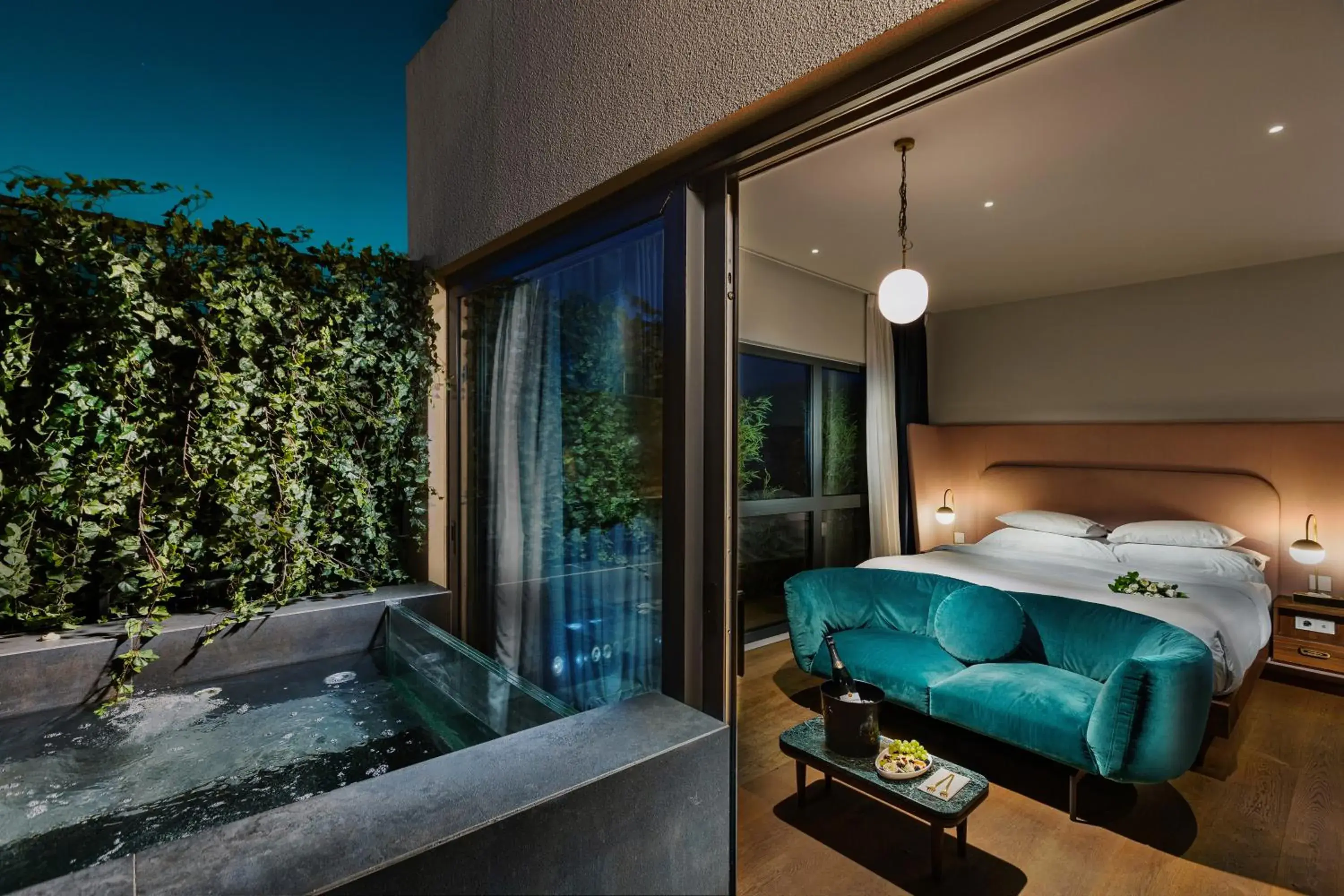 Night, Bed in Gatsby Athens Night, Bed in Gatsby Athens