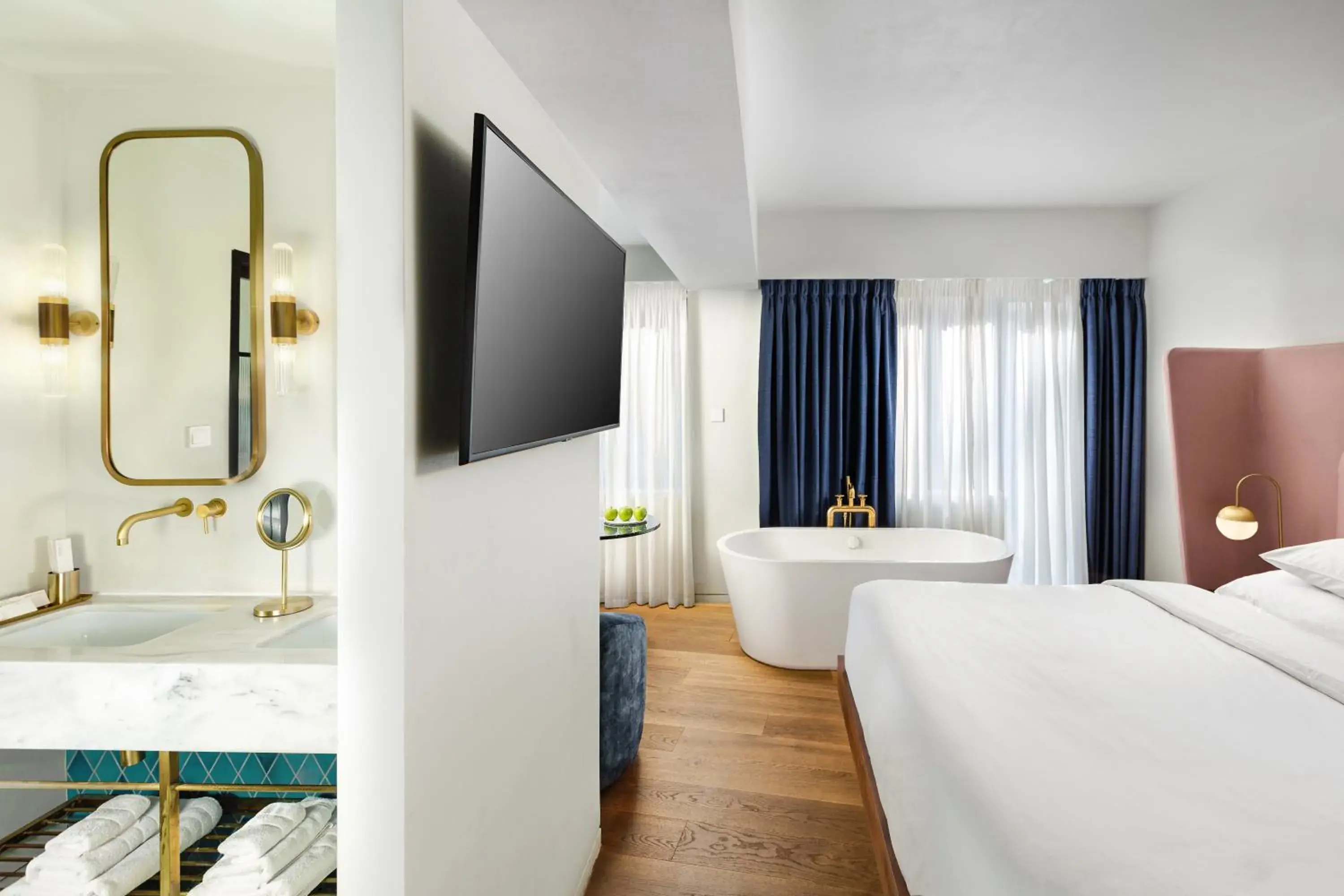 Bedroom, Bed in Gatsby Athens Bedroom, Bed in Gatsby Athens