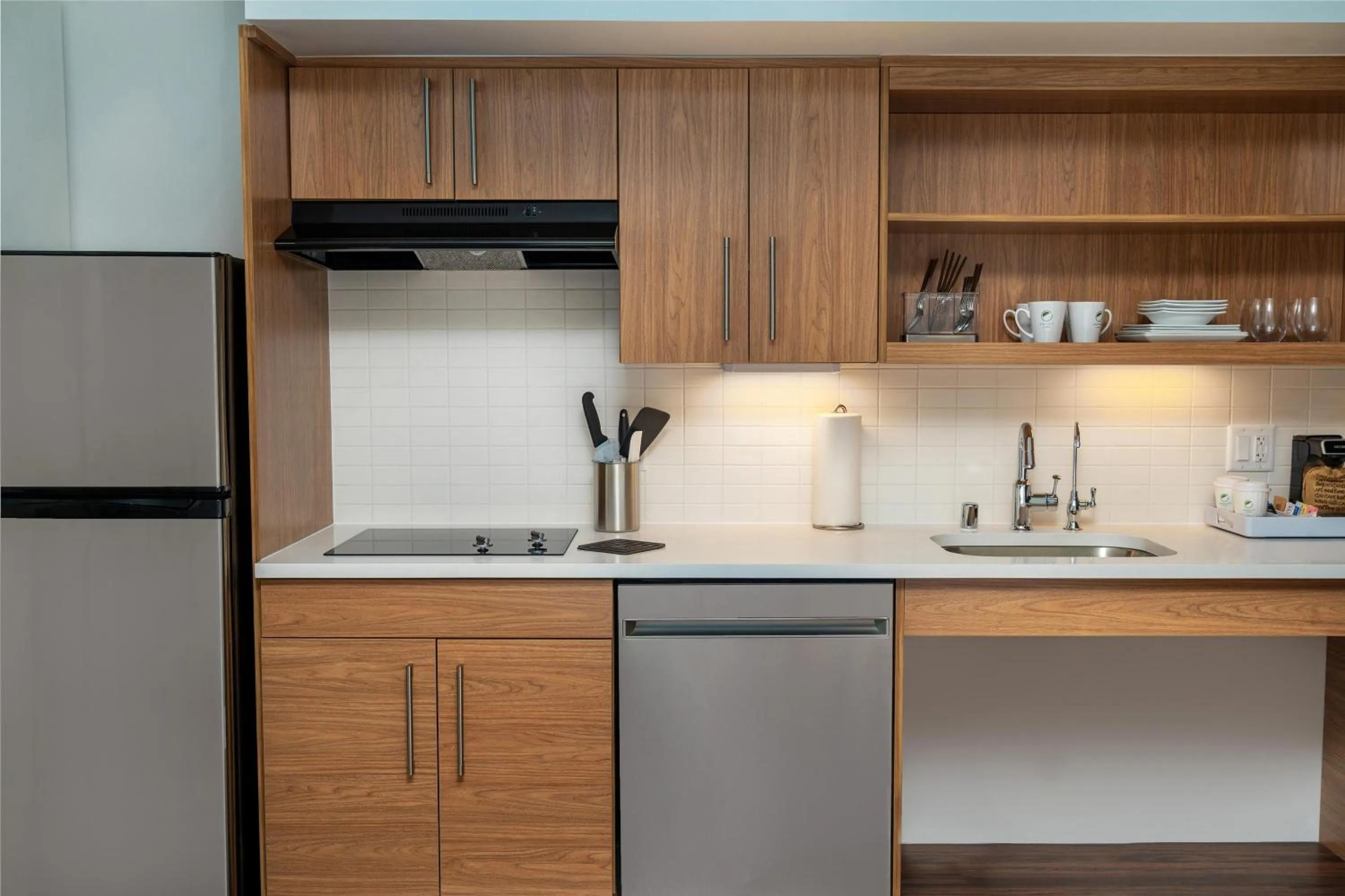 Kitchen or kitchenette in Element Sacramento Airport