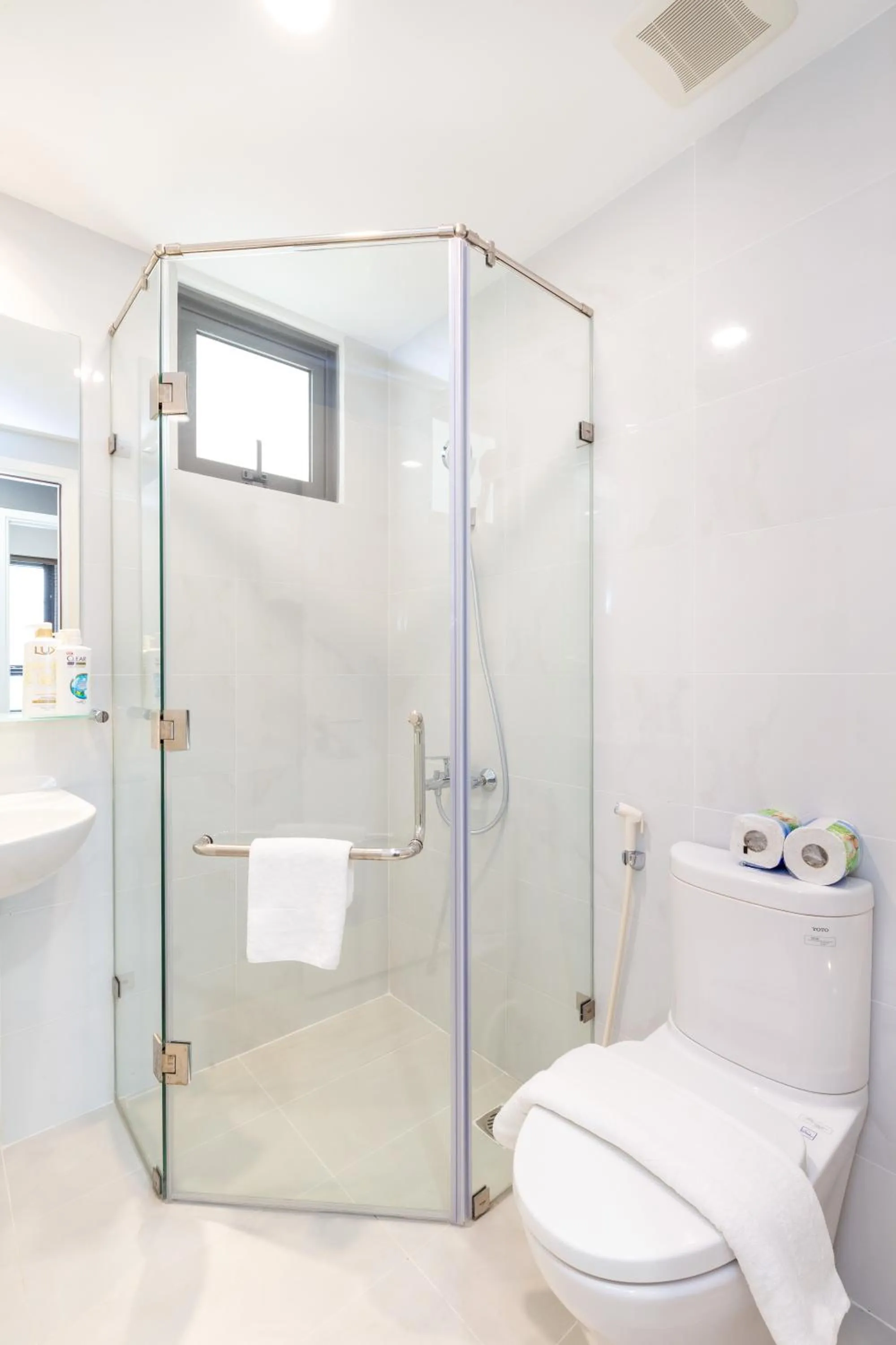 Bathroom in Blue Fingers Masteri An Phu