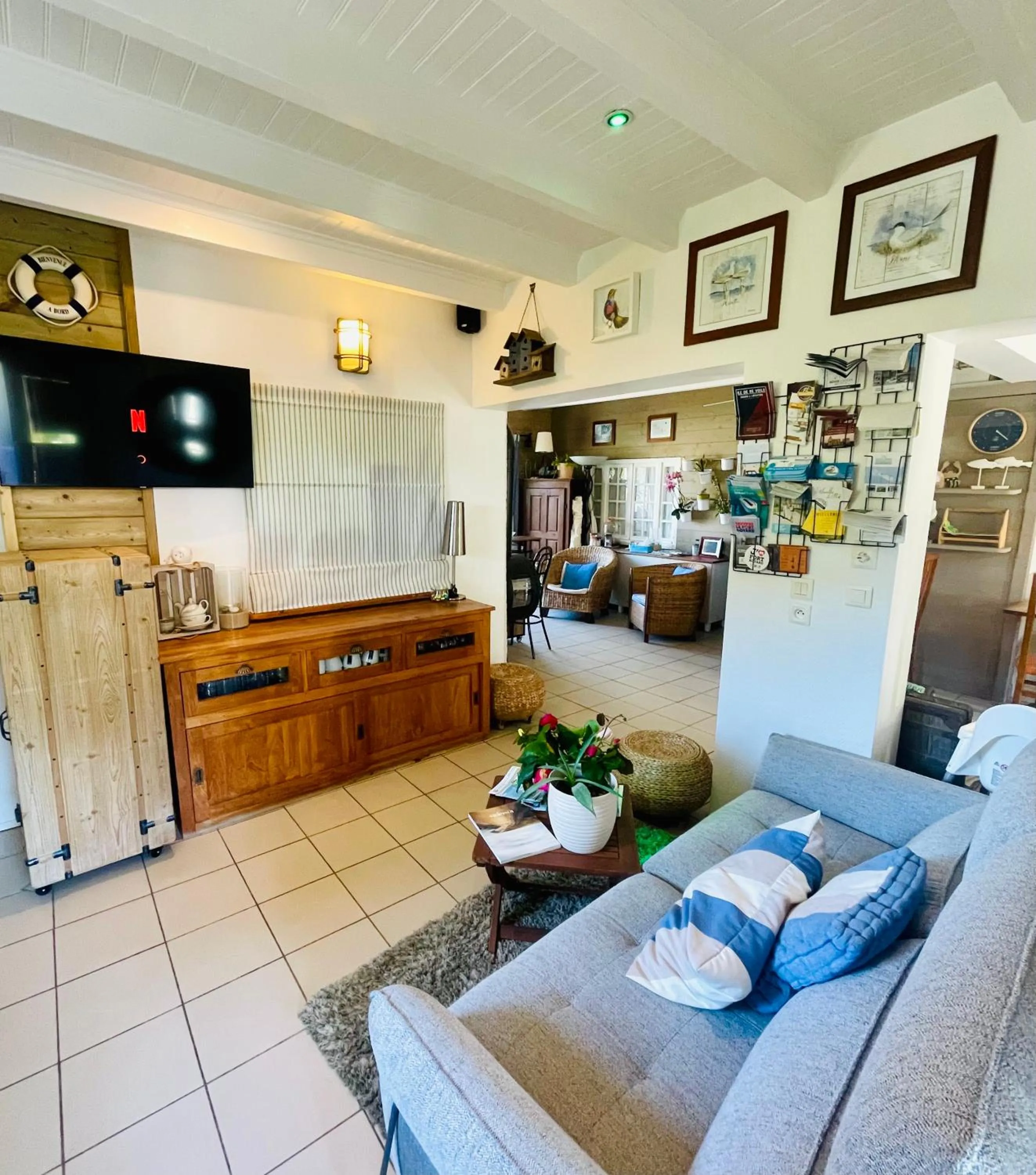 Lounge or bar in La Villa - Hôtel Bien Être