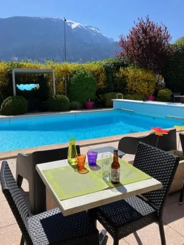 Patio in The Originals City, Hôtel du Faucigny, Cluses Ouest