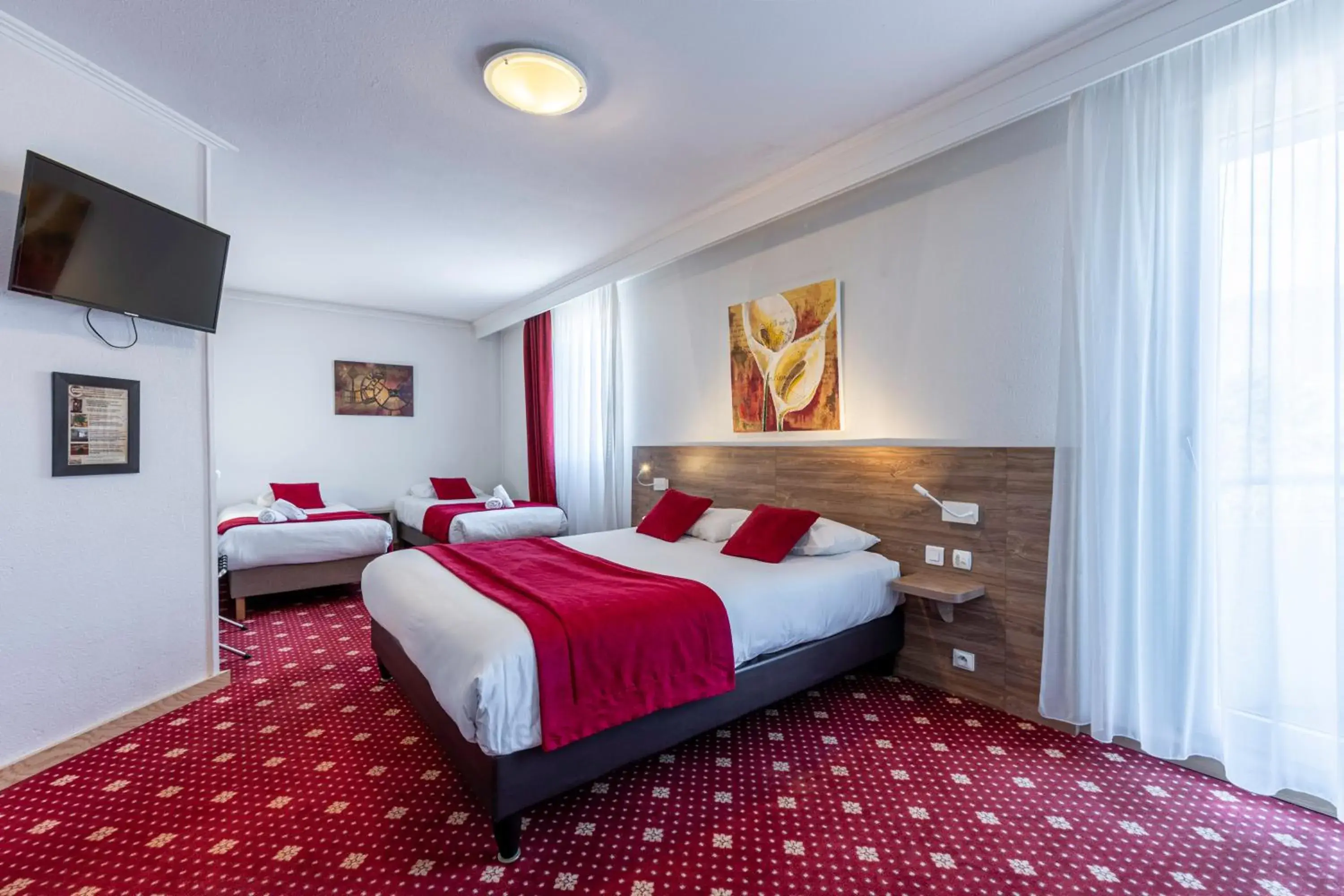 Bed in The Originals City, Hôtel du Faucigny, Cluses Ouest Bed in The Originals City, Hôtel du Faucigny, Cluses Ouest